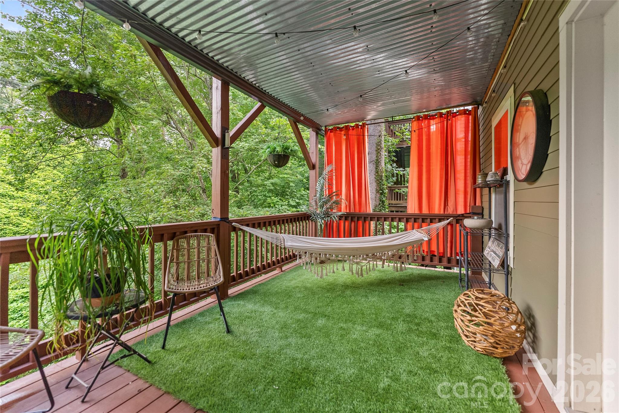 118 Houston Street Property Photo 27