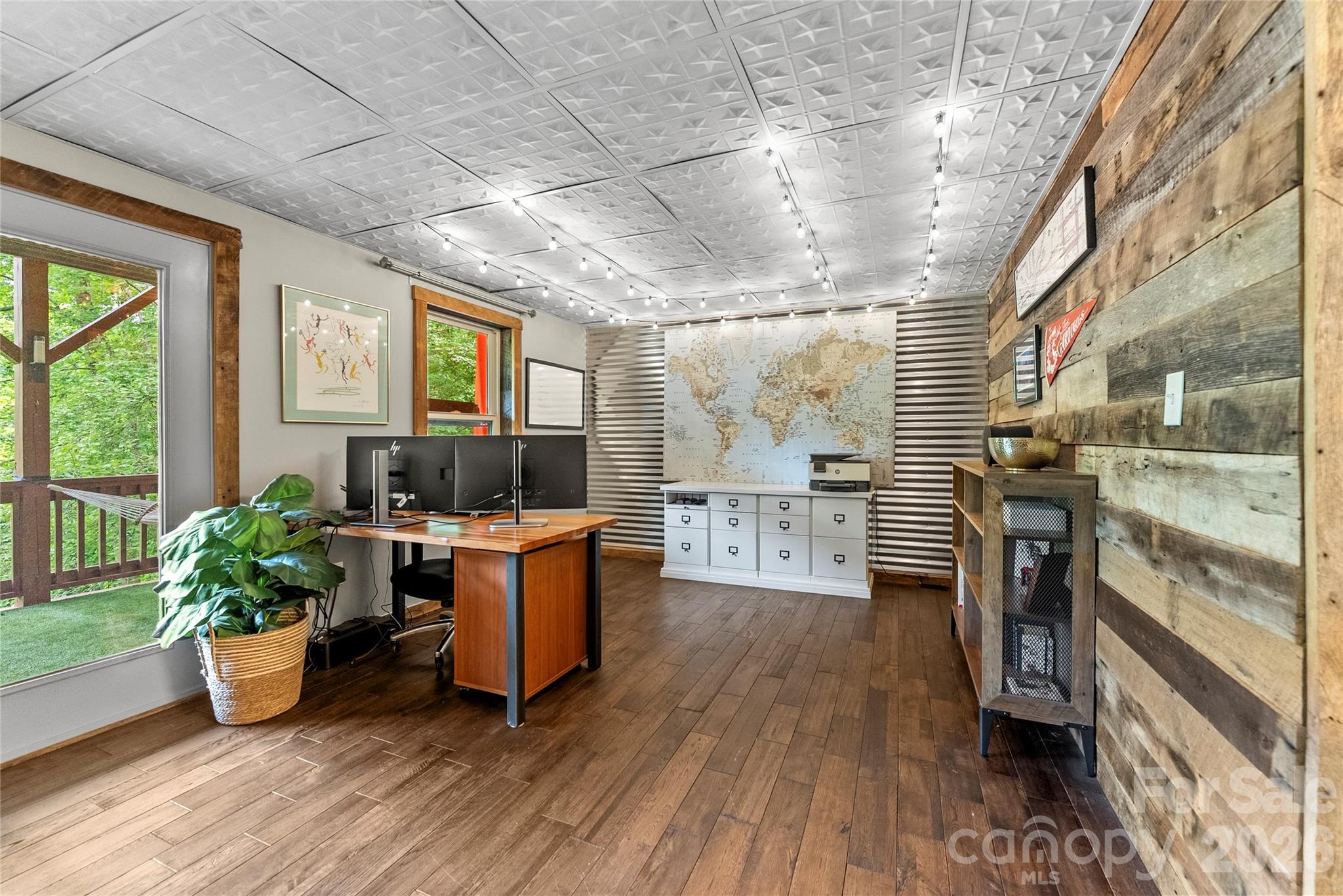 118 Houston Street Property Photo 31