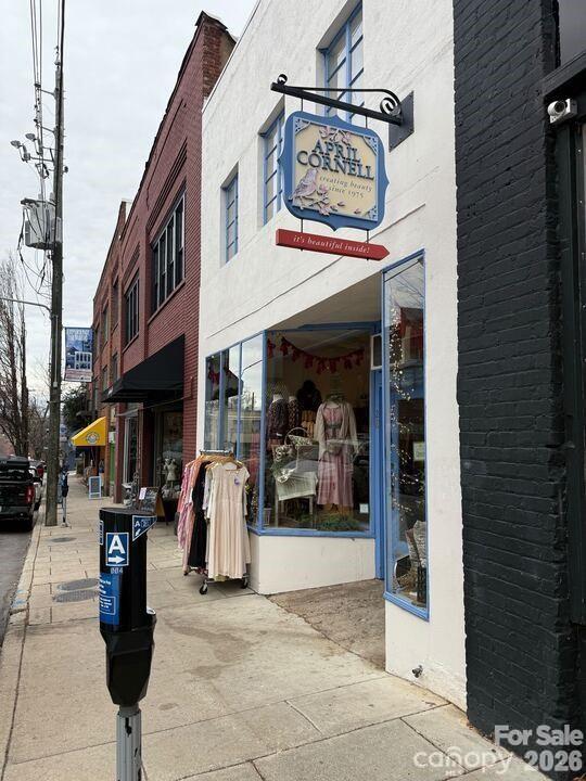 28 N Lexington Avenue Property Photo 1