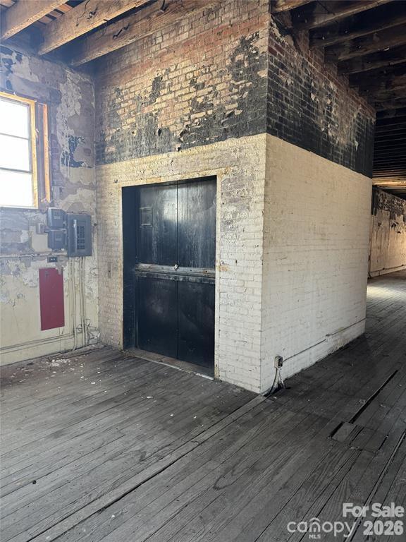 24 N Lexington Avenue Property Photo 8