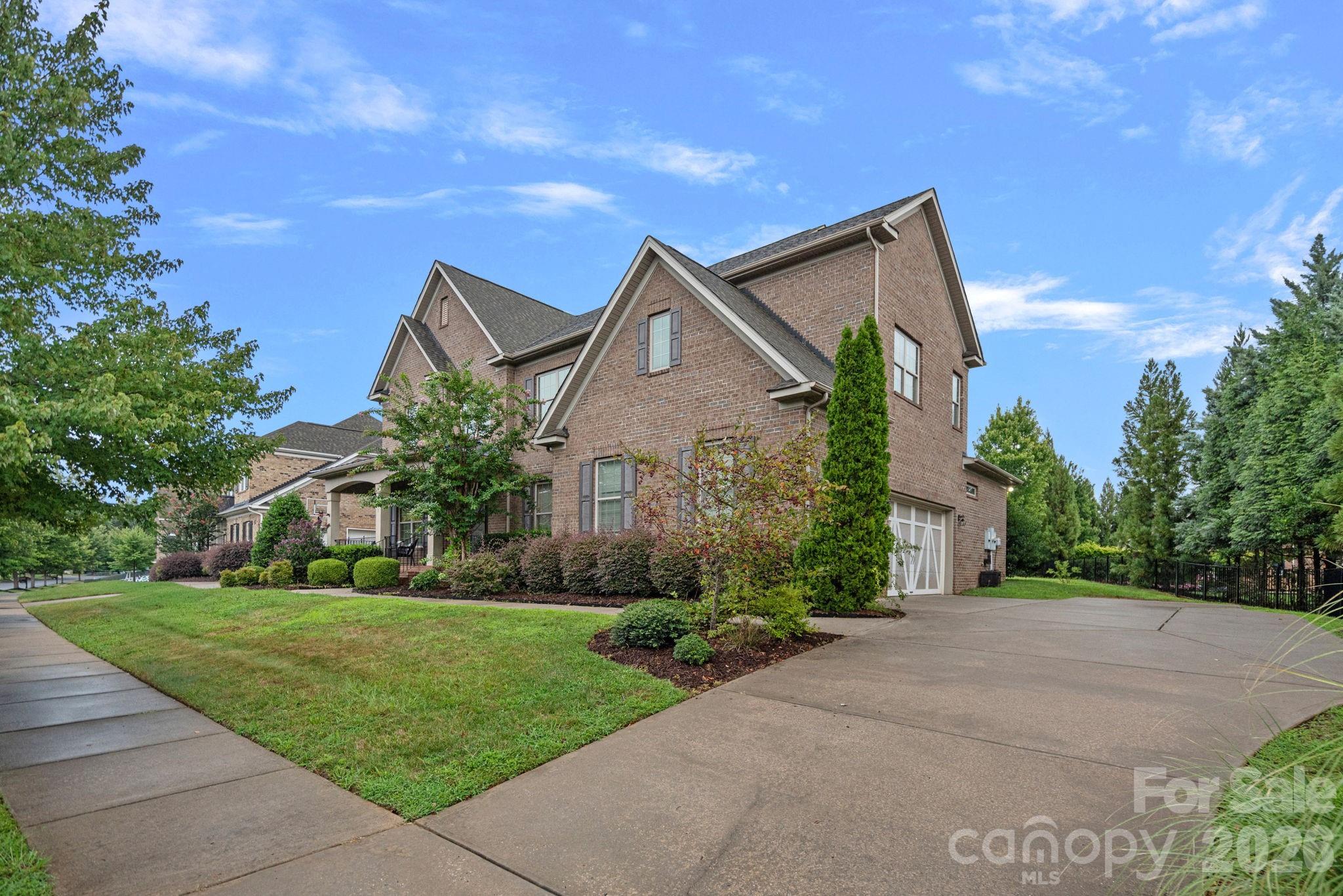 8211 Caesars Head Drive Property Photo 2