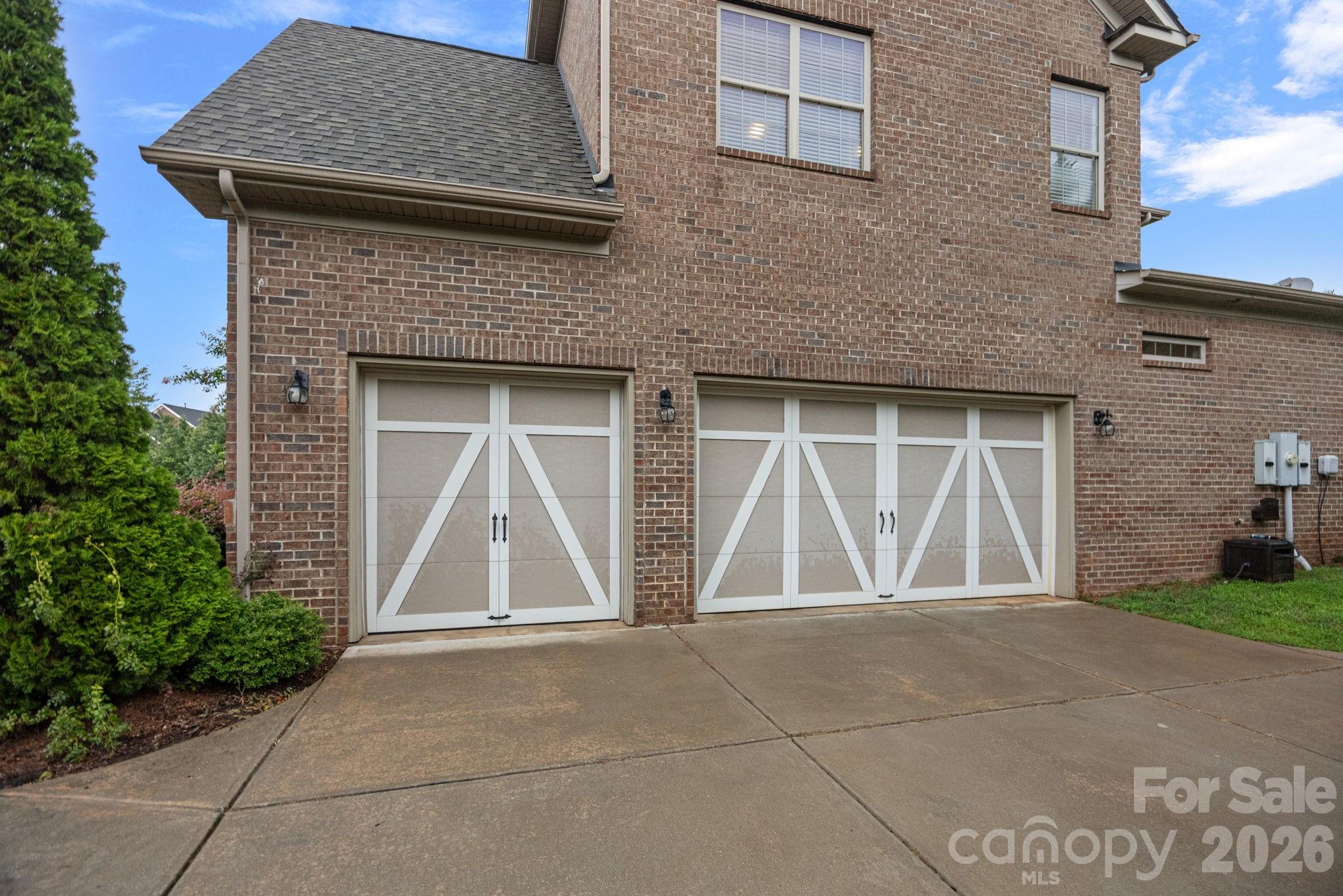 8211 Caesars Head Drive Property Photo 3