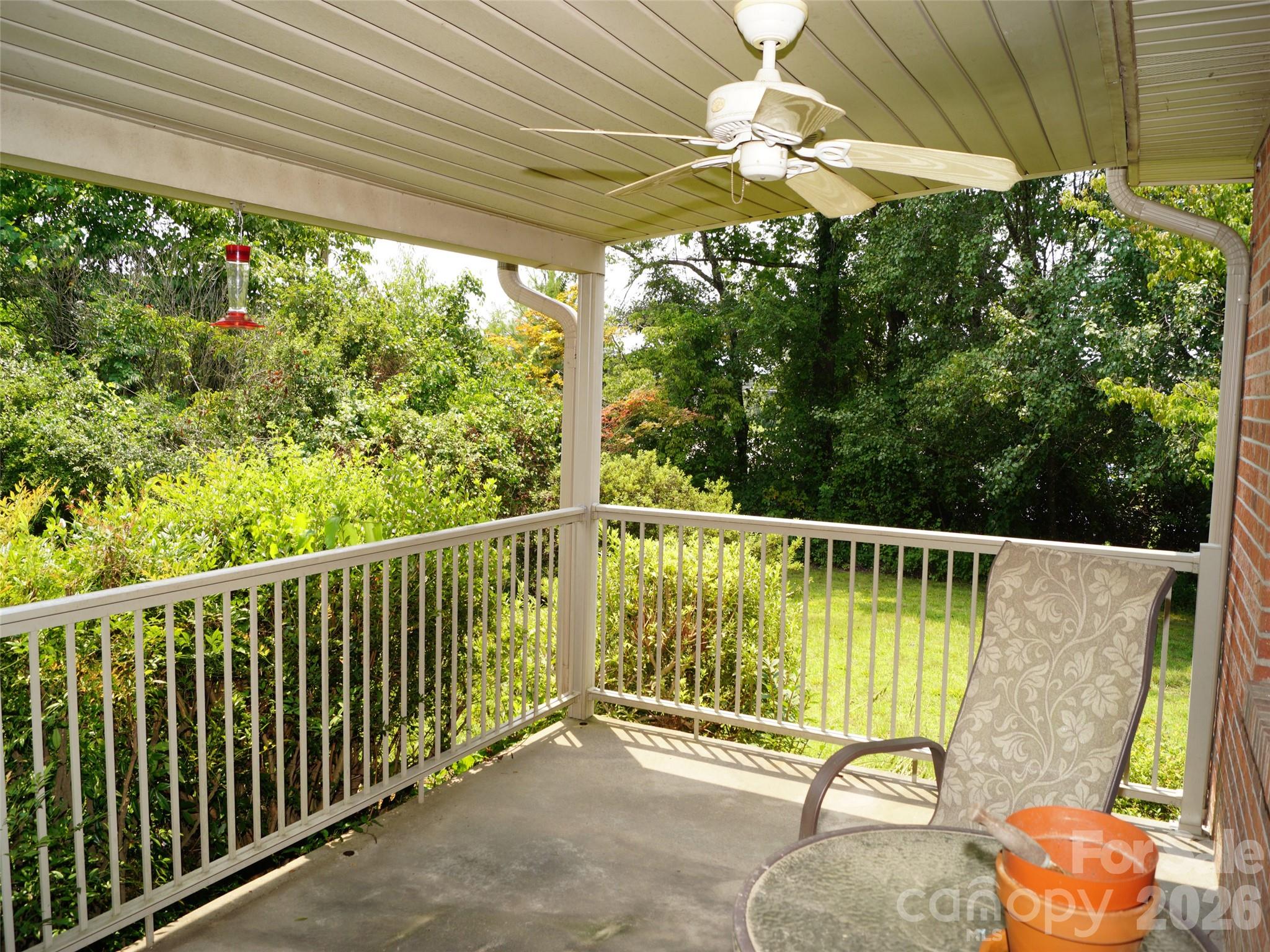 887 Upward Road Property Photo 2