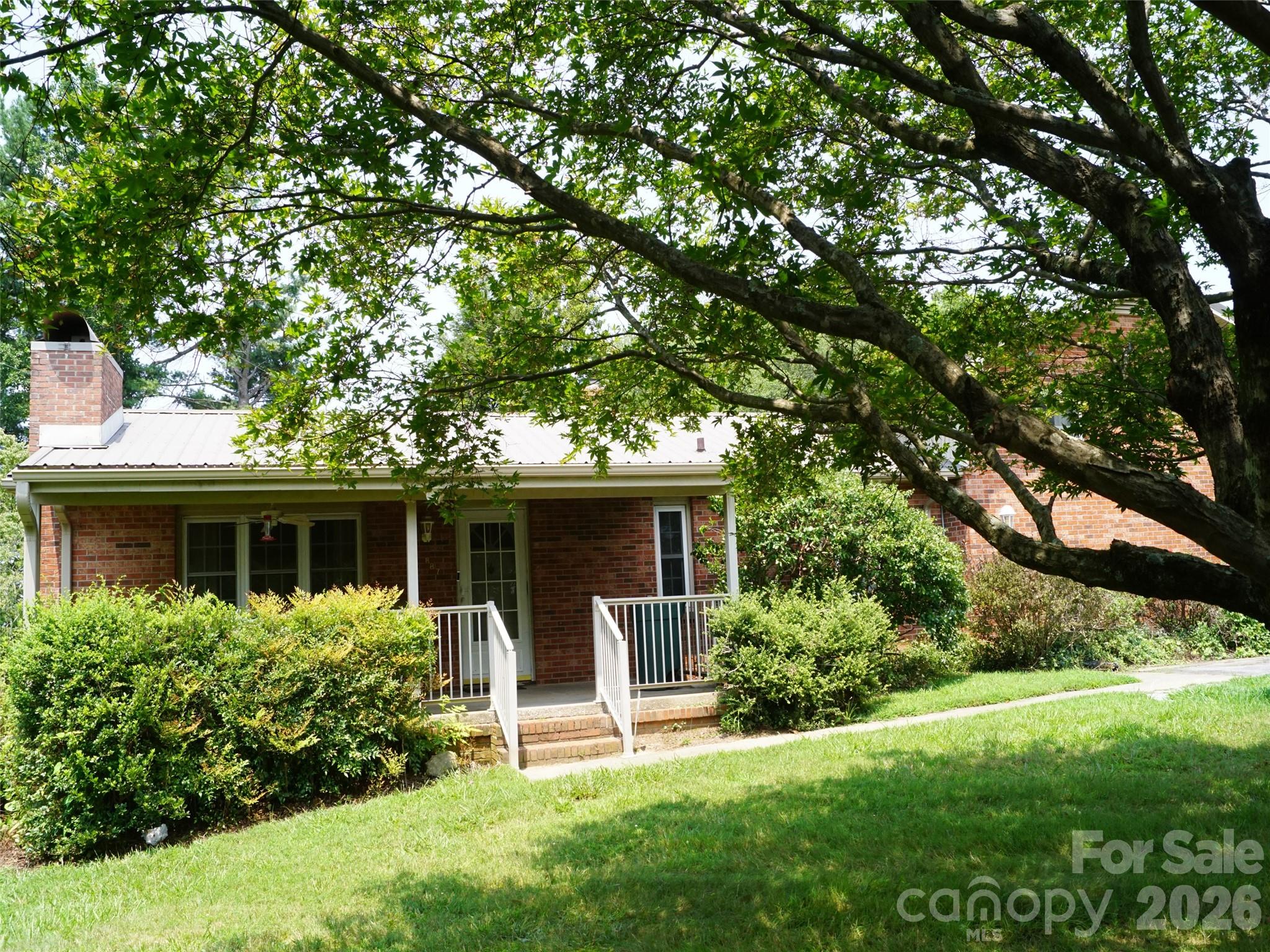 887 Upward Road Property Photo 3