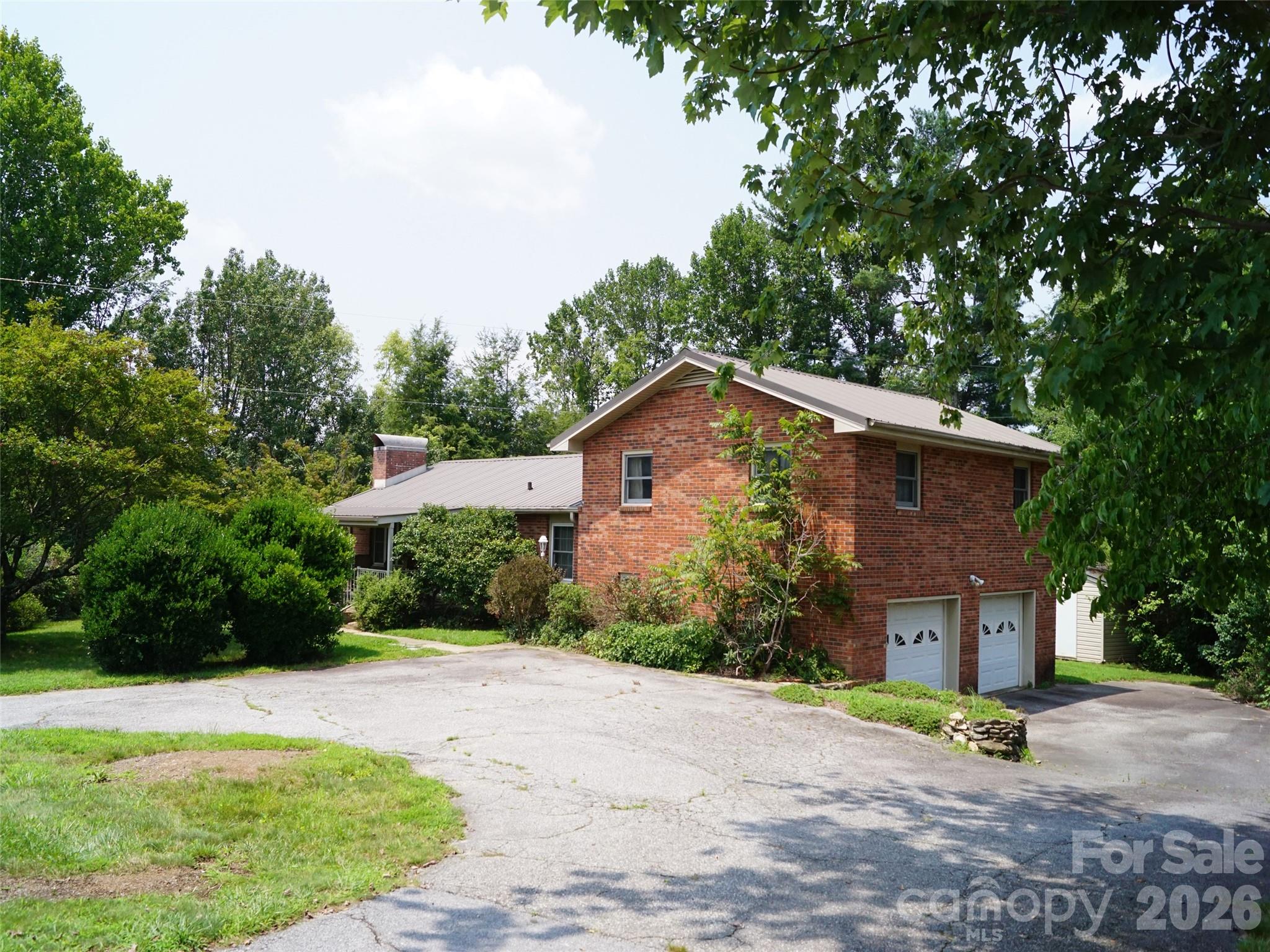 887 Upward Road Property Photo 4