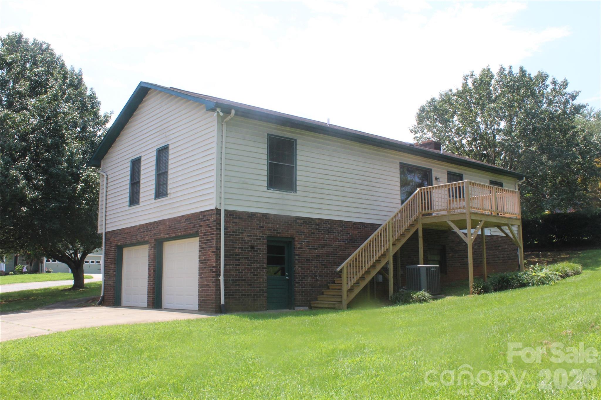 205 Inglewood Drive Property Photo 4