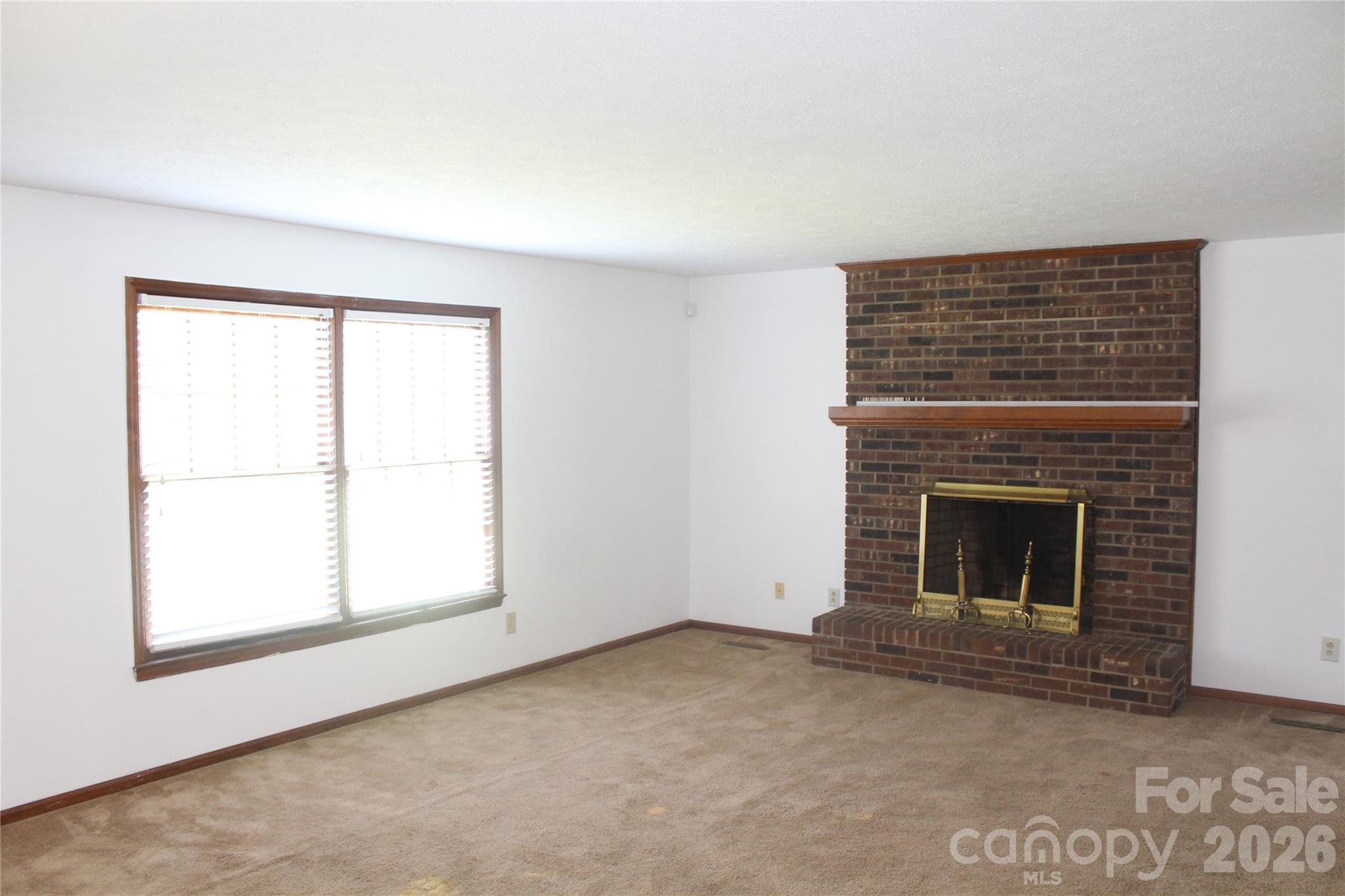 205 Inglewood Drive Property Photo 5