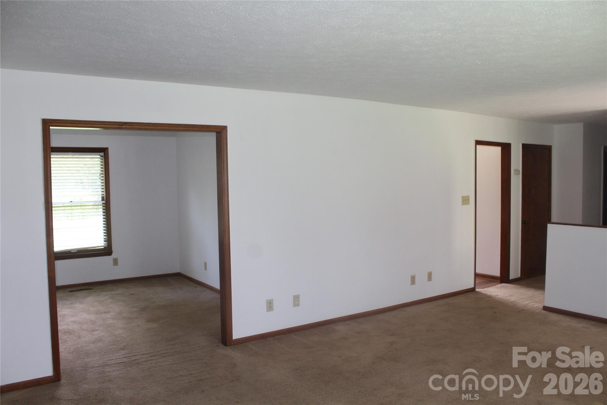 205 Inglewood Drive Property Photo 6