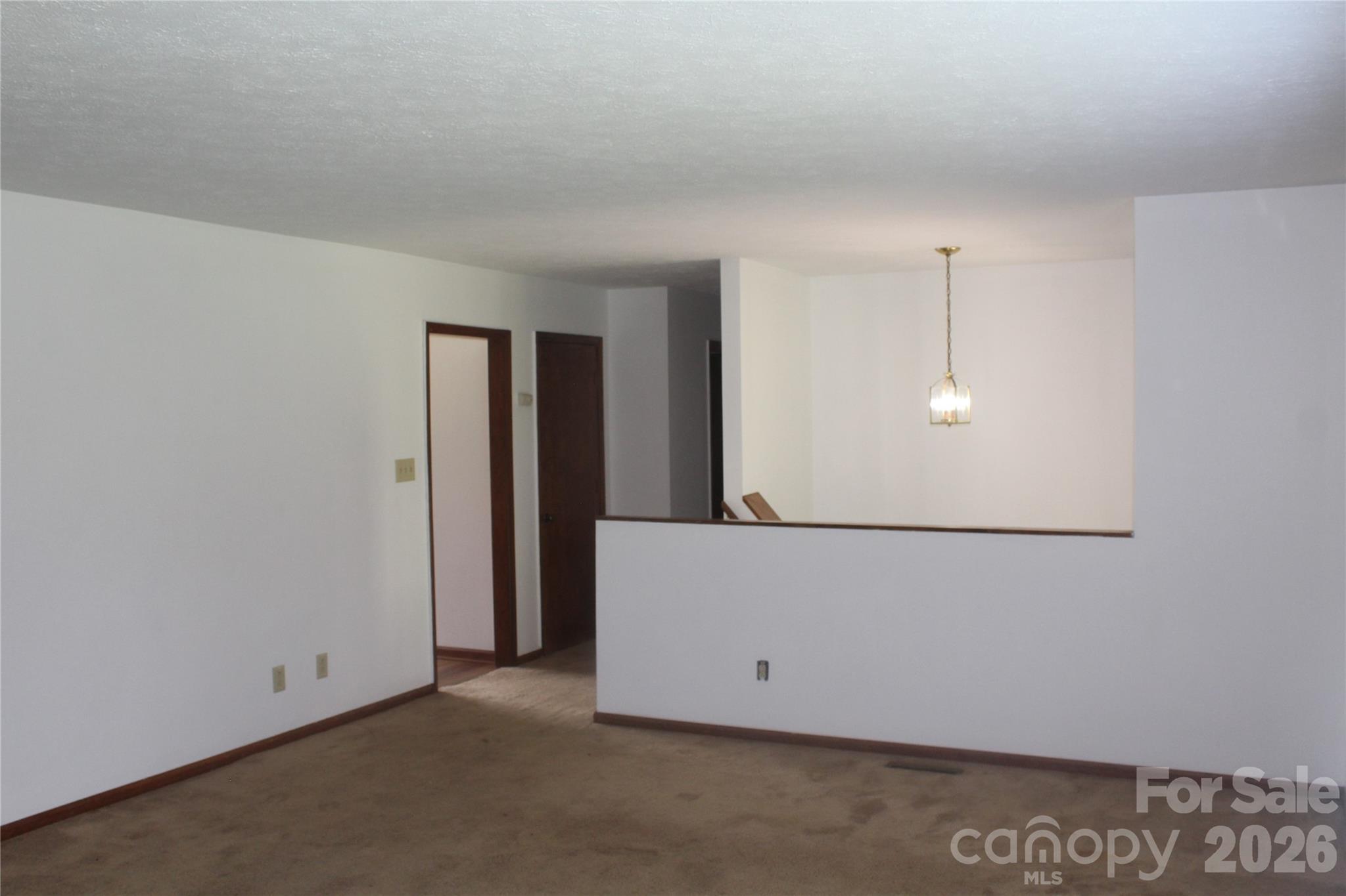 205 Inglewood Drive Property Photo 7