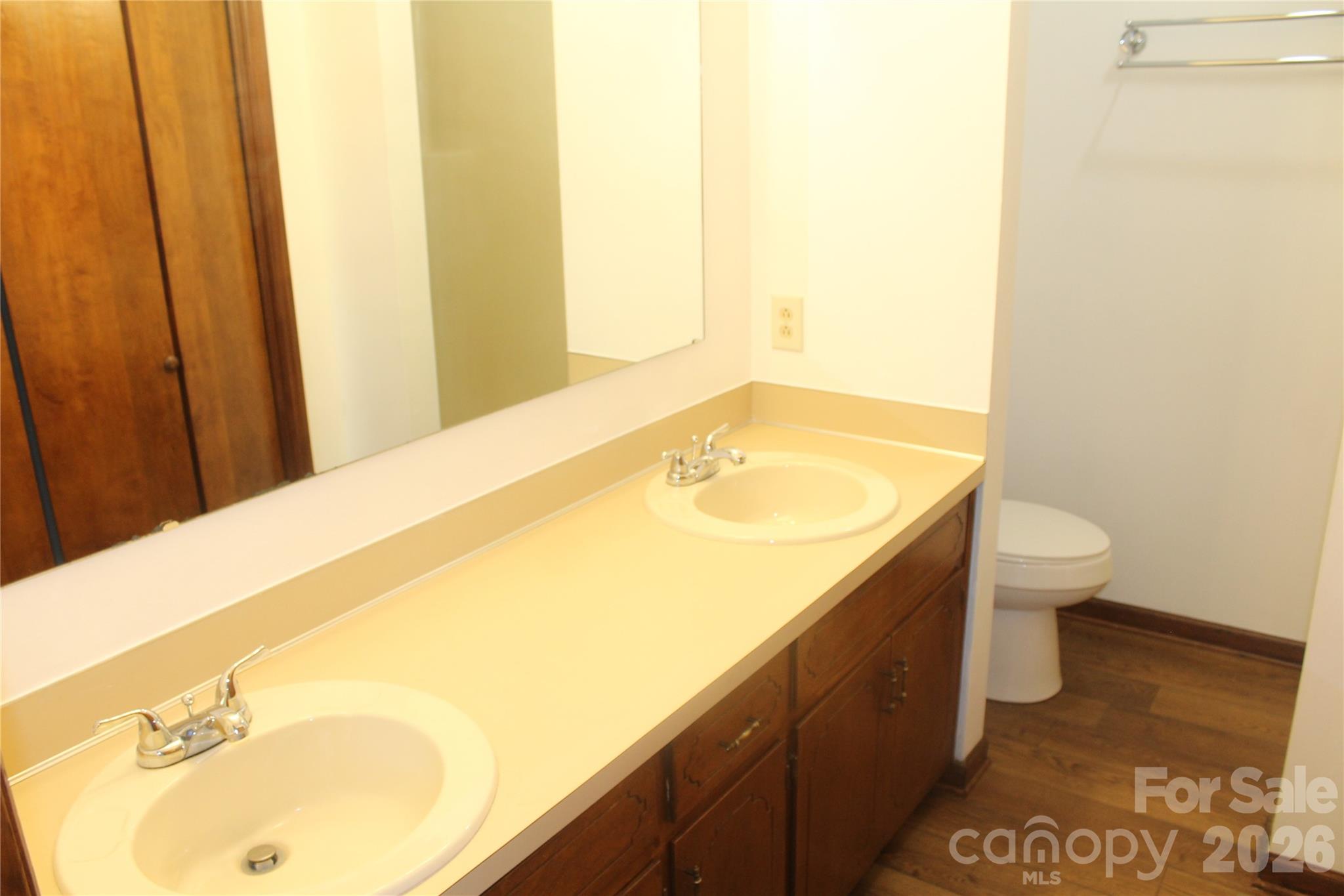 205 Inglewood Drive Property Photo 10