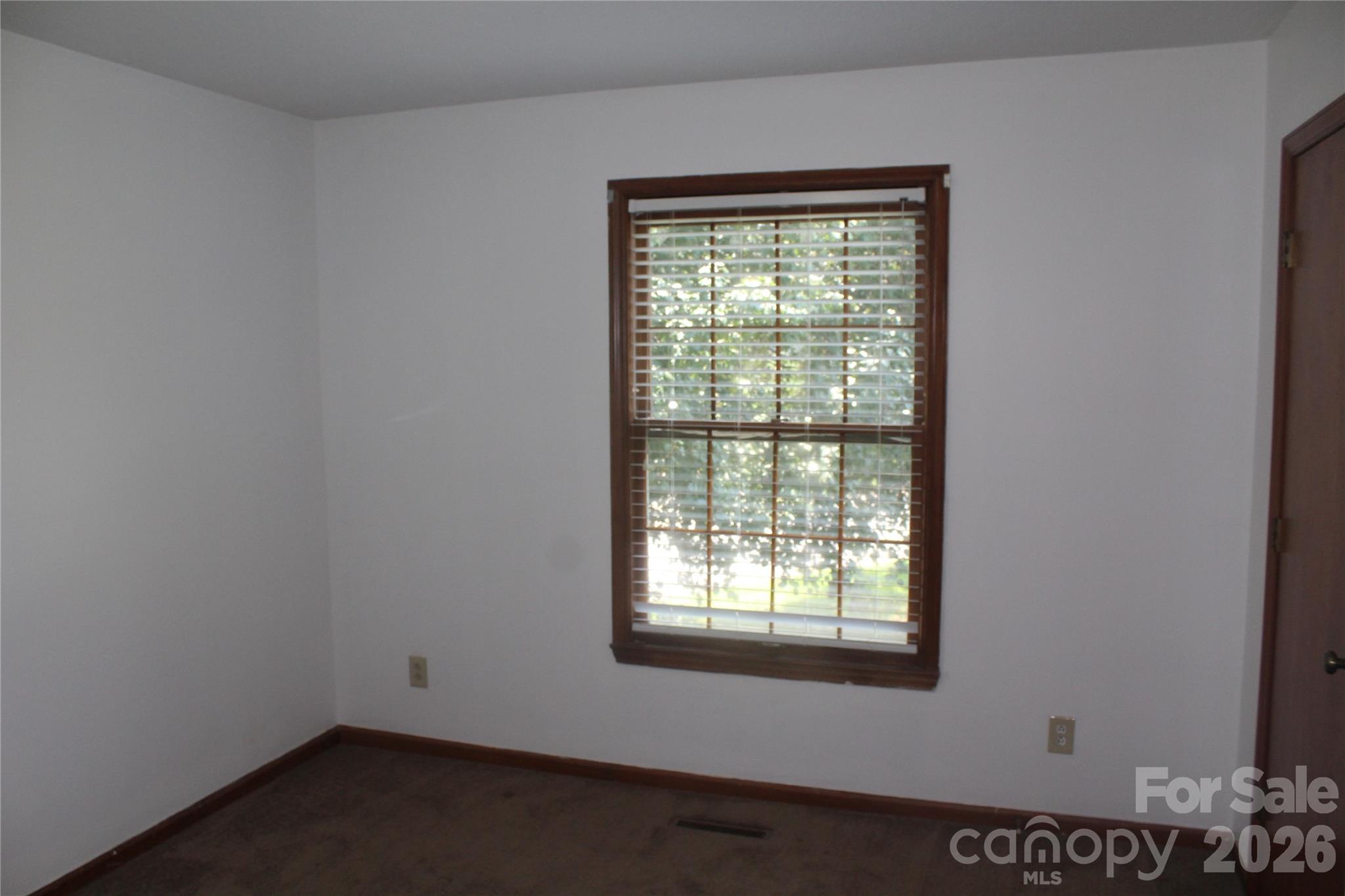 205 Inglewood Drive Property Photo 12