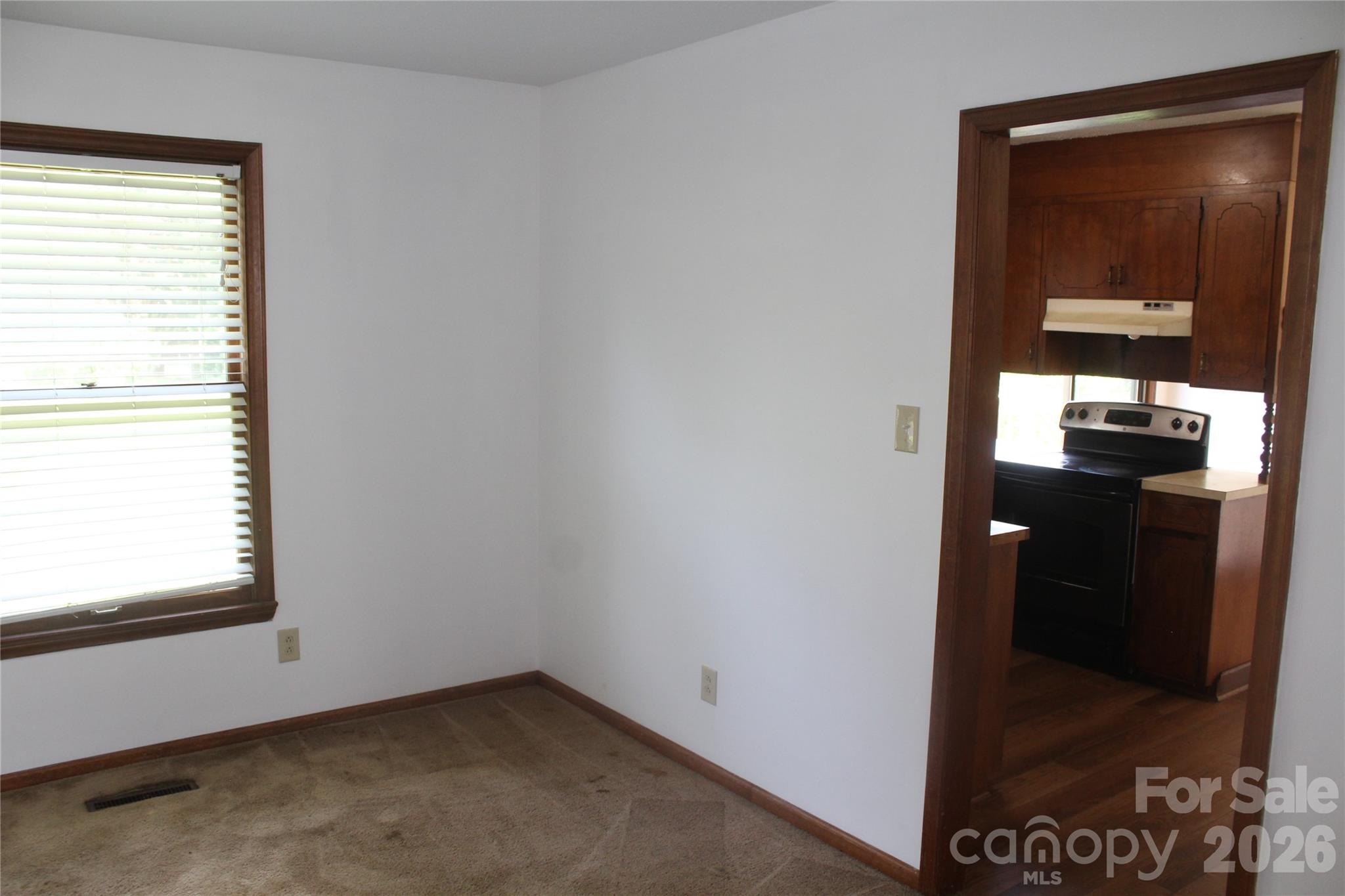 205 Inglewood Drive Property Photo 18