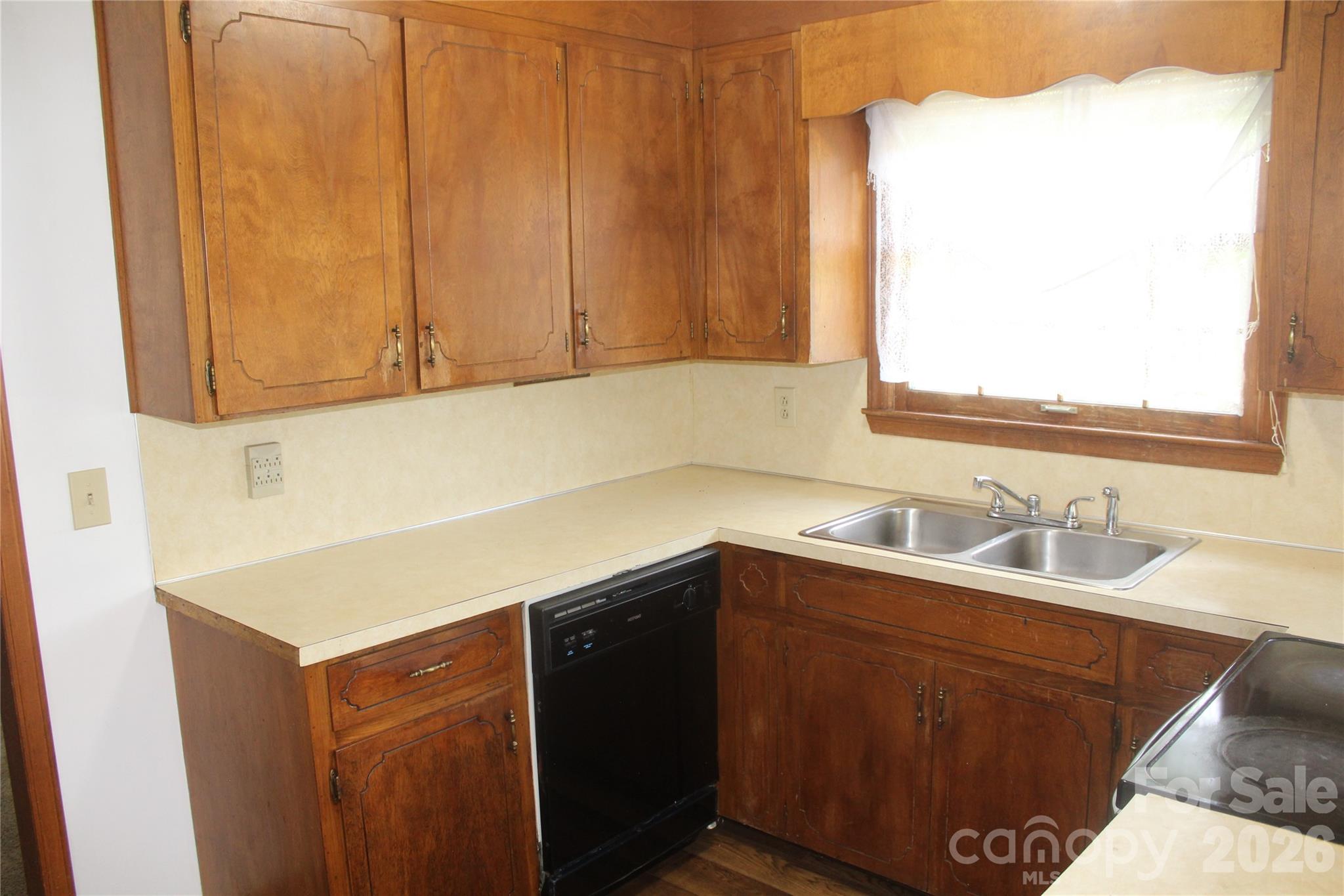 205 Inglewood Drive Property Photo 20
