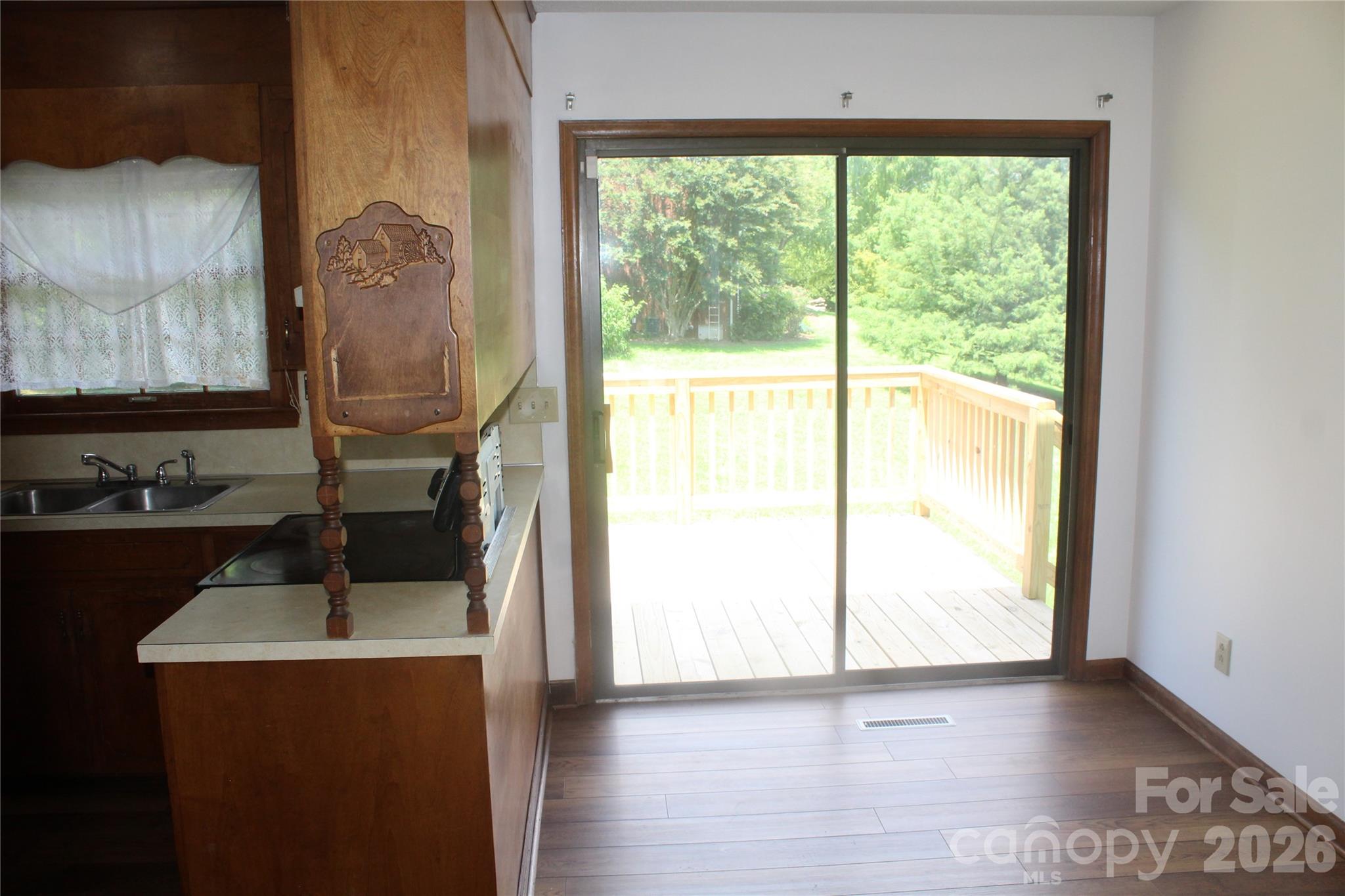 205 Inglewood Drive Property Photo 21