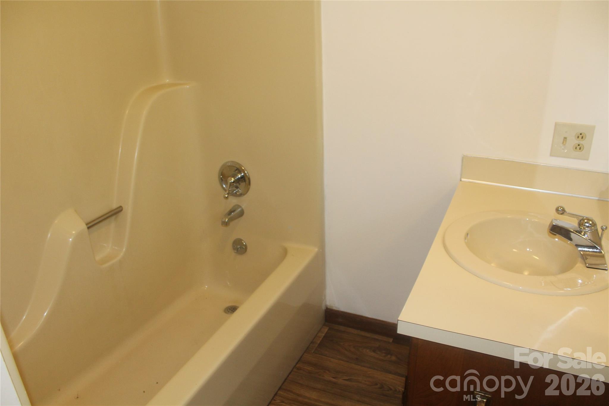 205 Inglewood Drive Property Photo 27