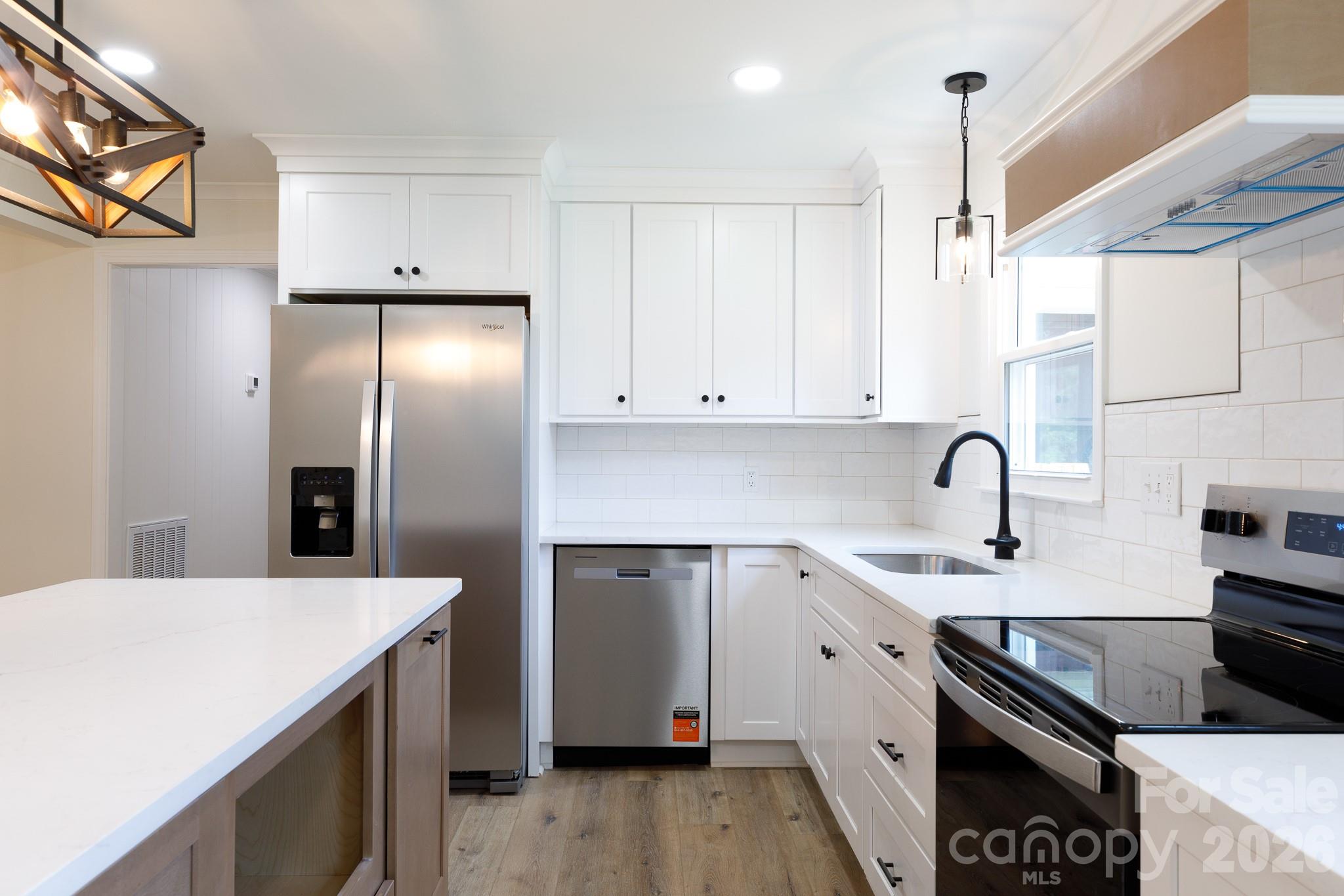1560 Meadowdale Road Property Photo 7