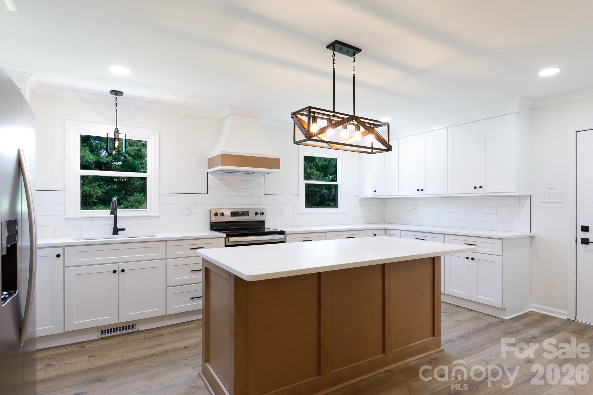 1560 Meadowdale Road Property Photo 8
