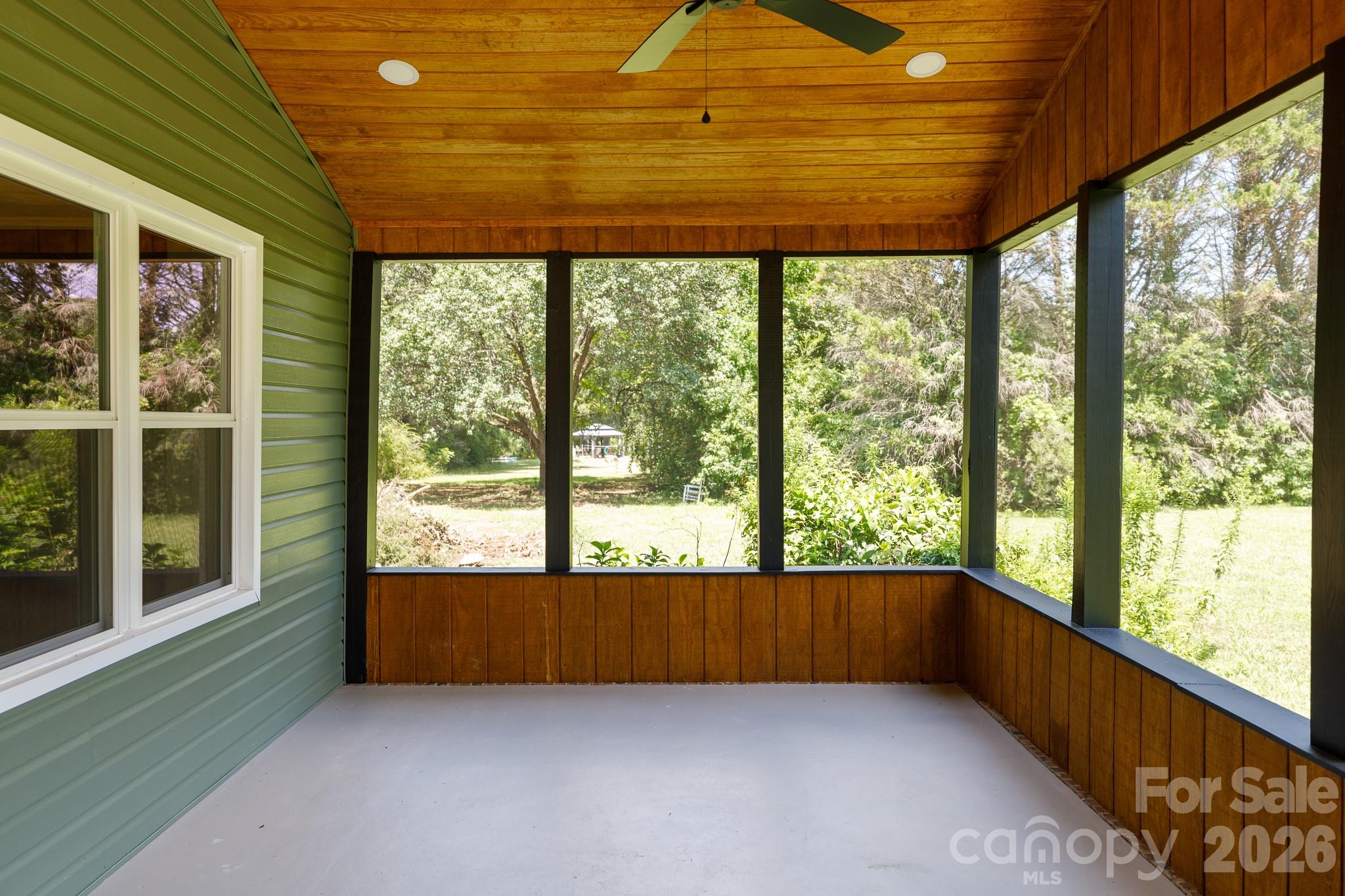 1560 Meadowdale Road Property Photo 10