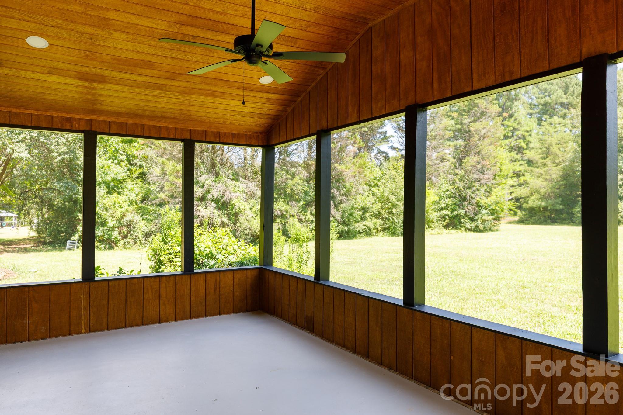 1560 Meadowdale Road Property Photo 11