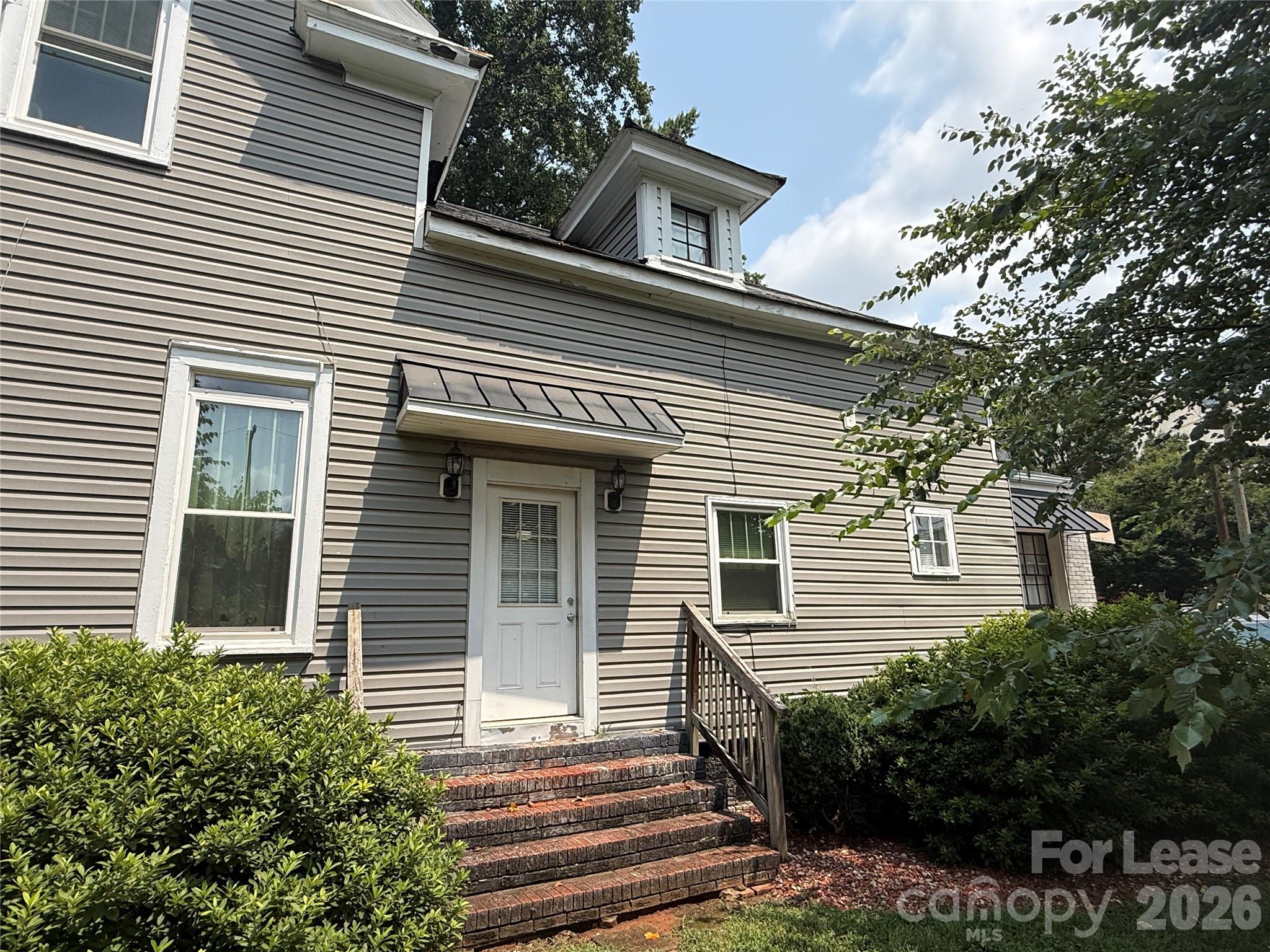 701 Louise Avenue 2 Property Photo 6