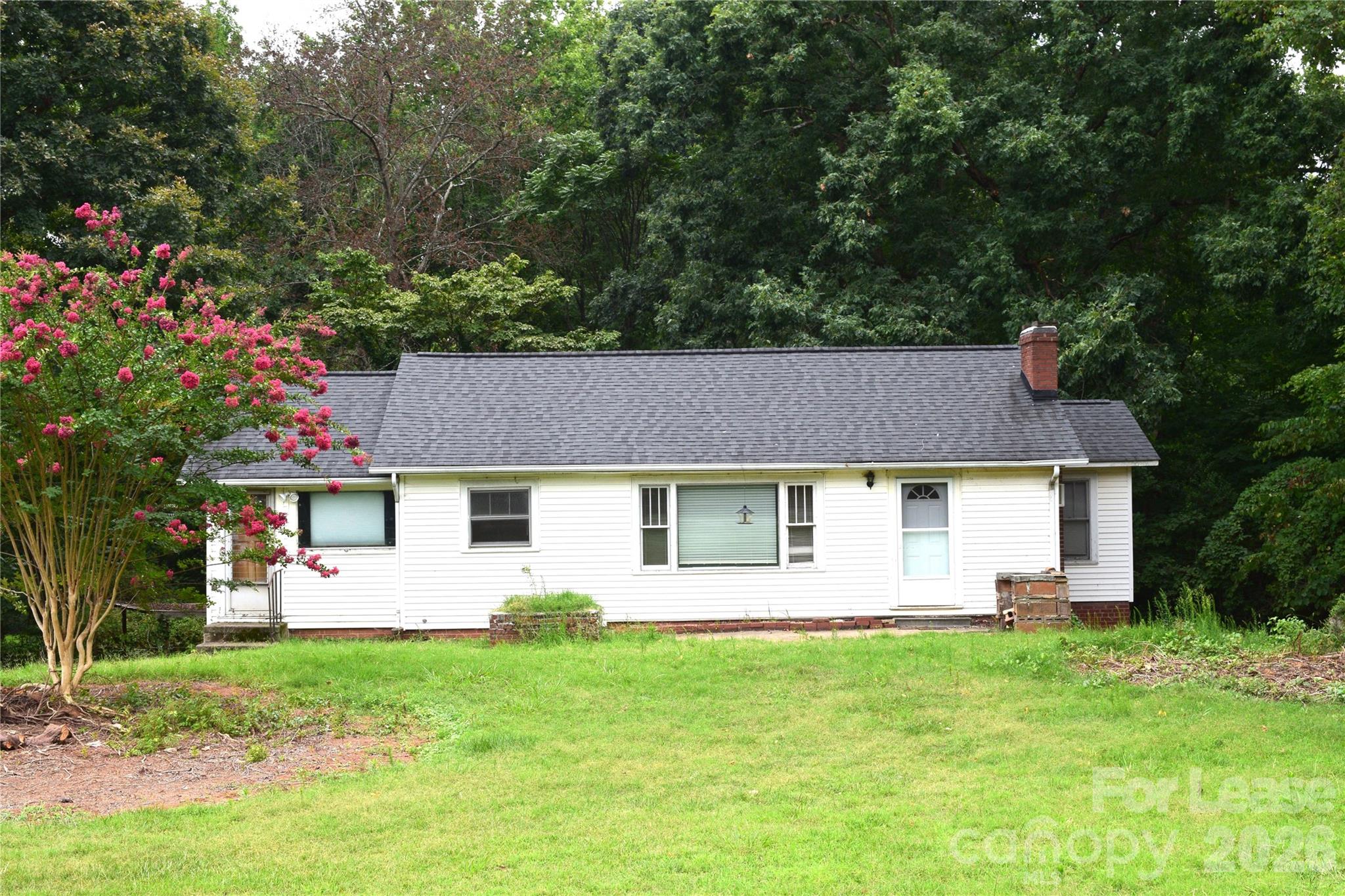 2736 Peachtree Road Property Photo 1