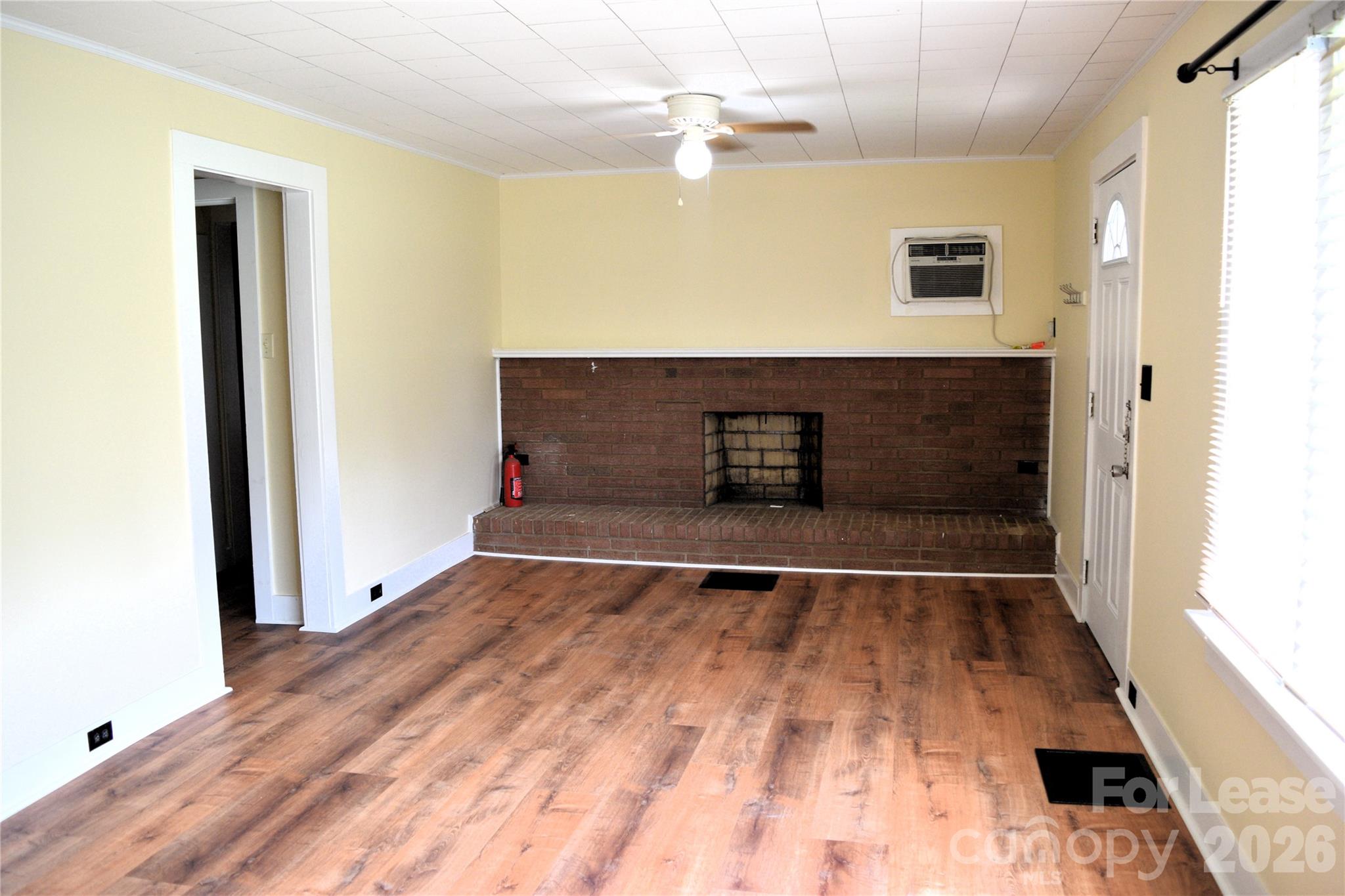 2736 Peachtree Road Property Photo 4