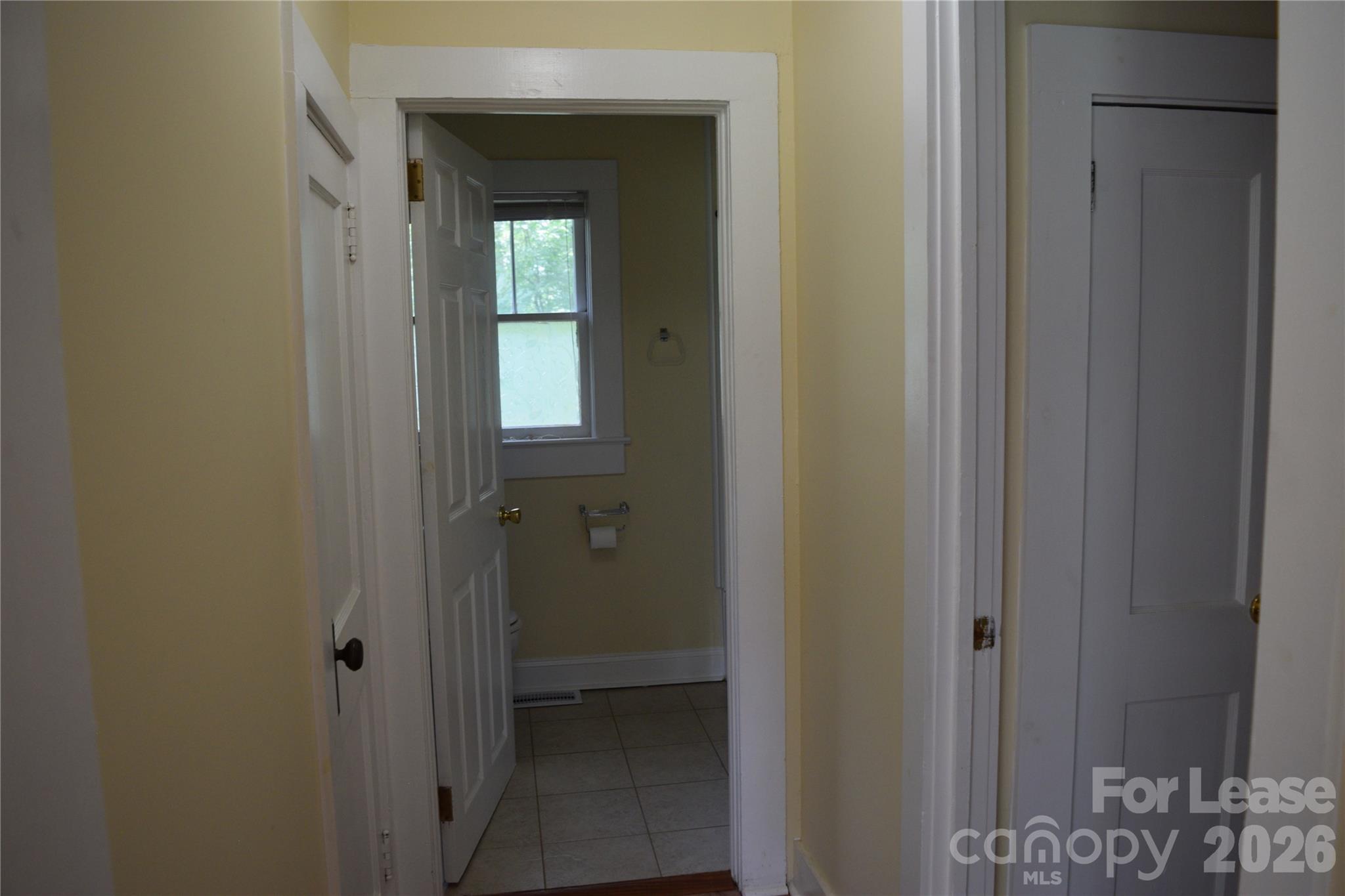 2736 Peachtree Road Property Photo 5