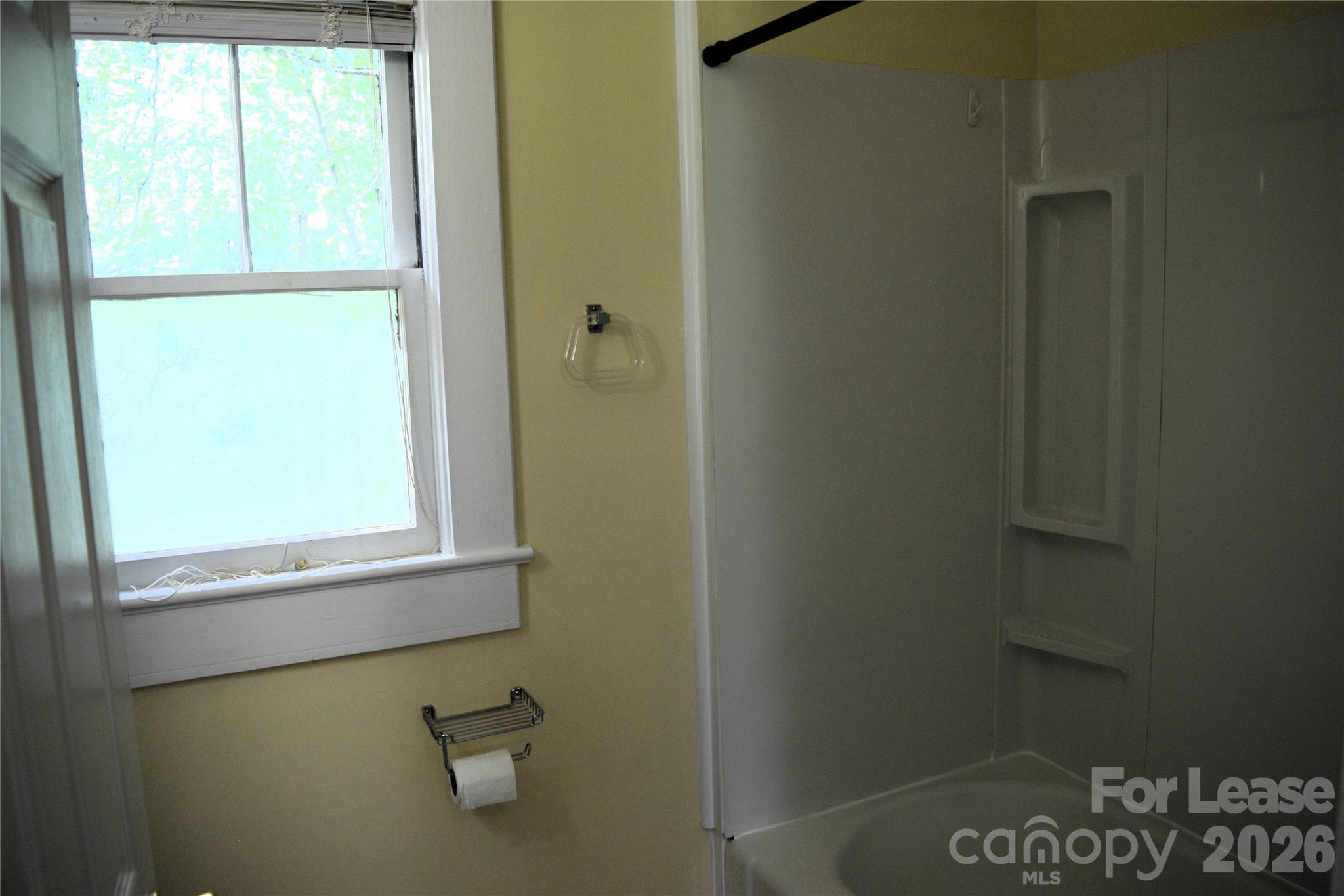 2736 Peachtree Road Property Photo 6