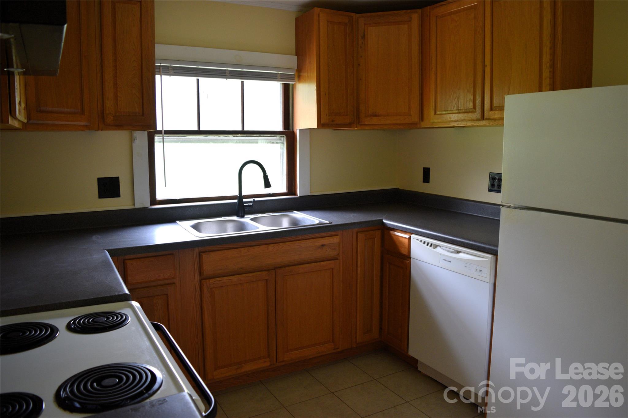 2736 Peachtree Road Property Photo 7