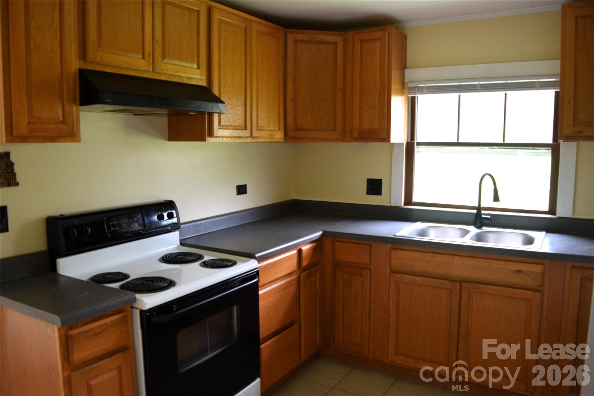 2736 Peachtree Road Property Photo 8