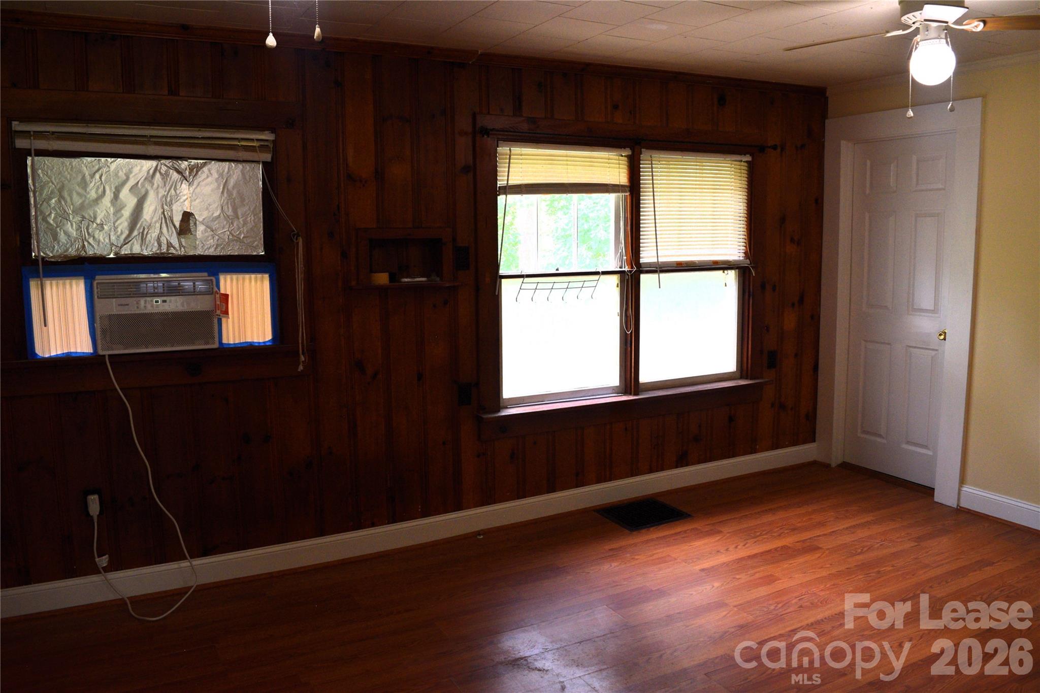 2736 Peachtree Road Property Photo 10