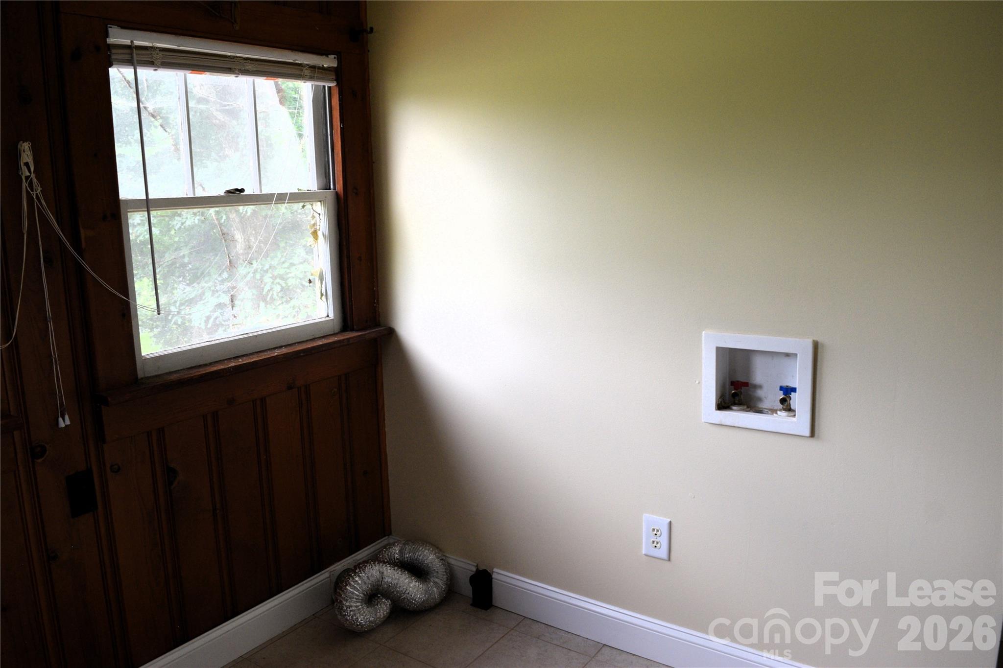 2736 Peachtree Road Property Photo 14