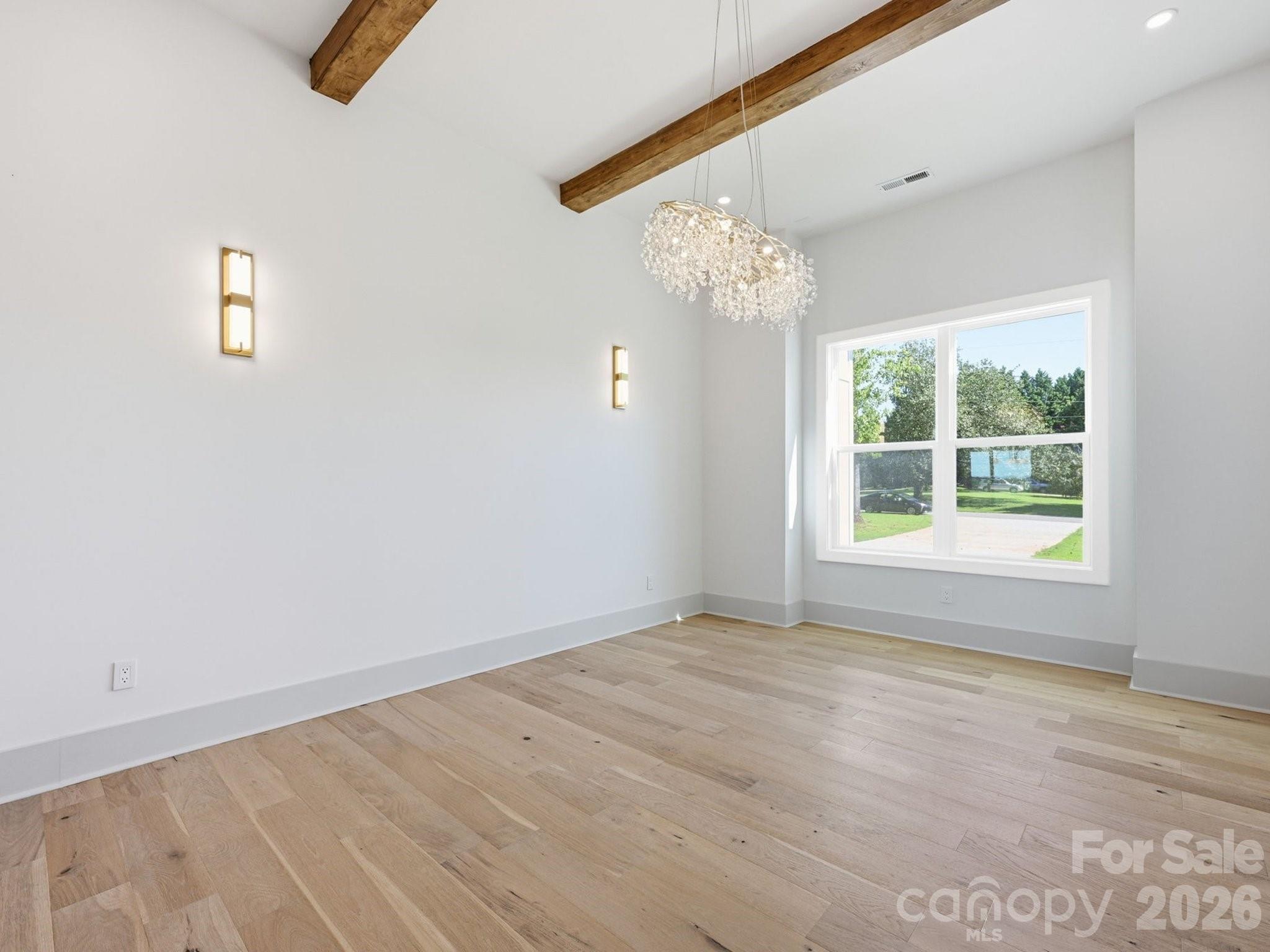 124 Clipper Lane Property Photo 4