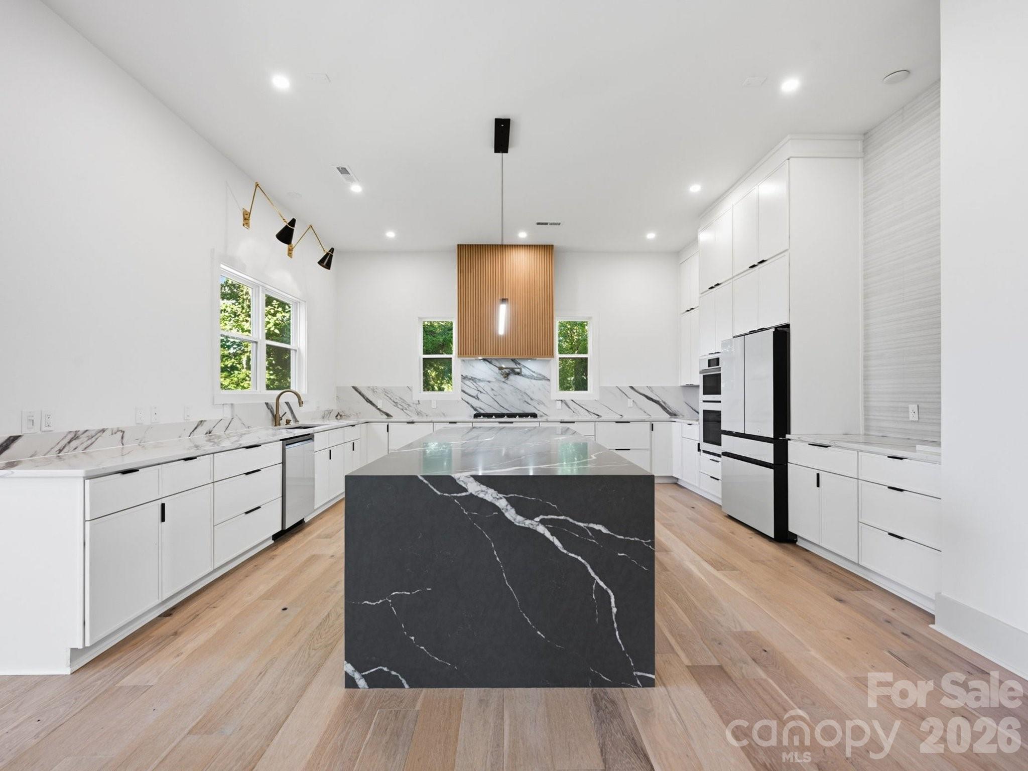 124 Clipper Lane Property Photo 8