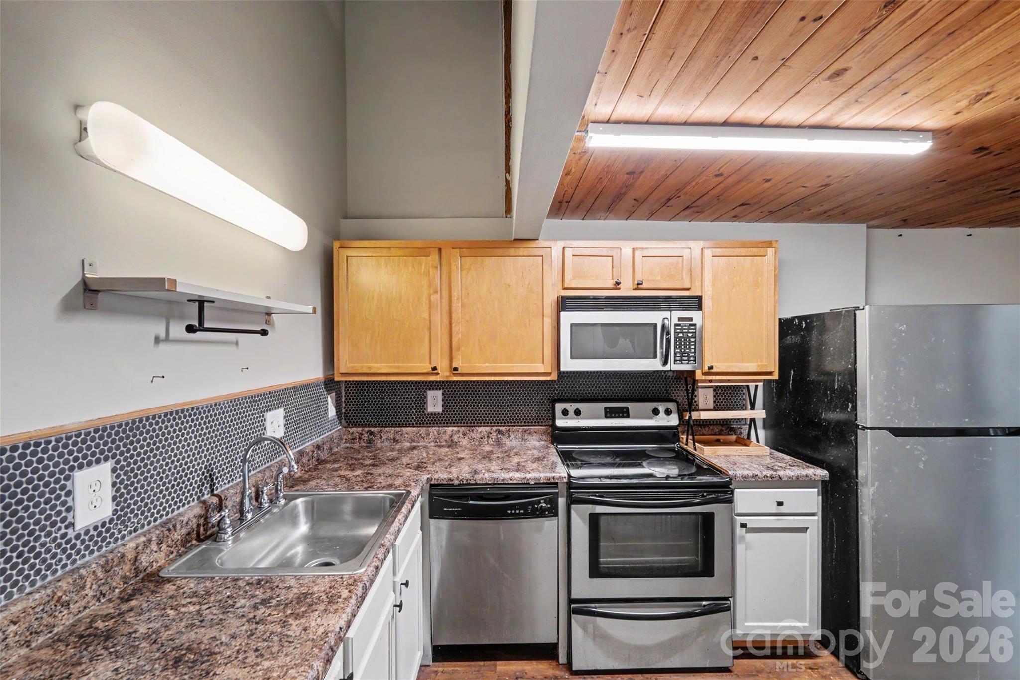 201 S Hoskins Road 316 Property Photo 2