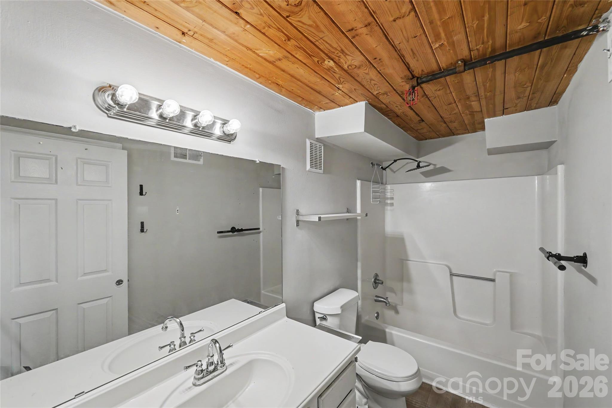 201 S Hoskins Road 316 Property Photo 4