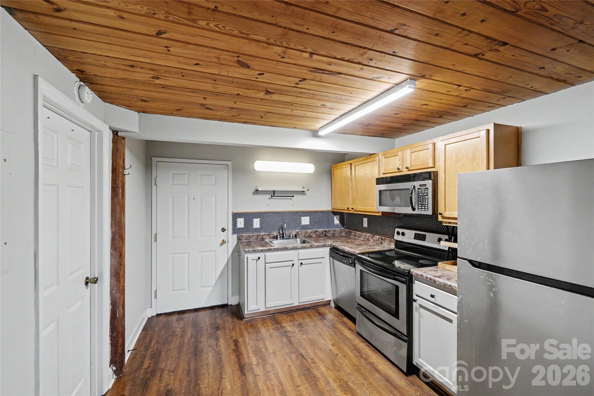 201 S Hoskins Road 316 Property Photo 11