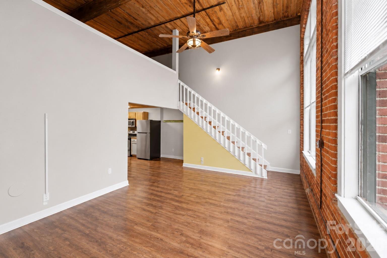 201 S Hoskins Road 316 Property Photo 12