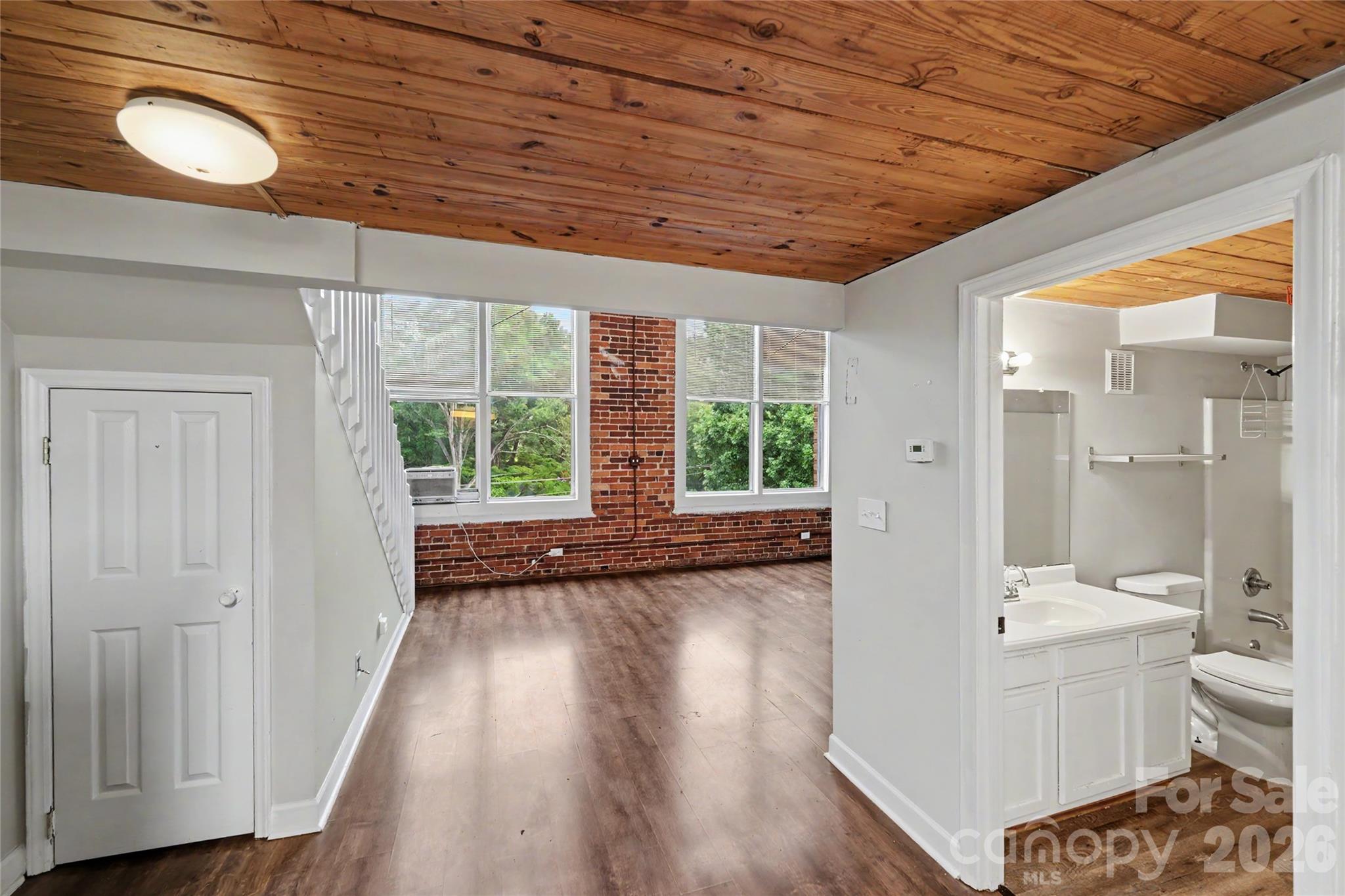 201 S Hoskins Road 316 Property Photo 13