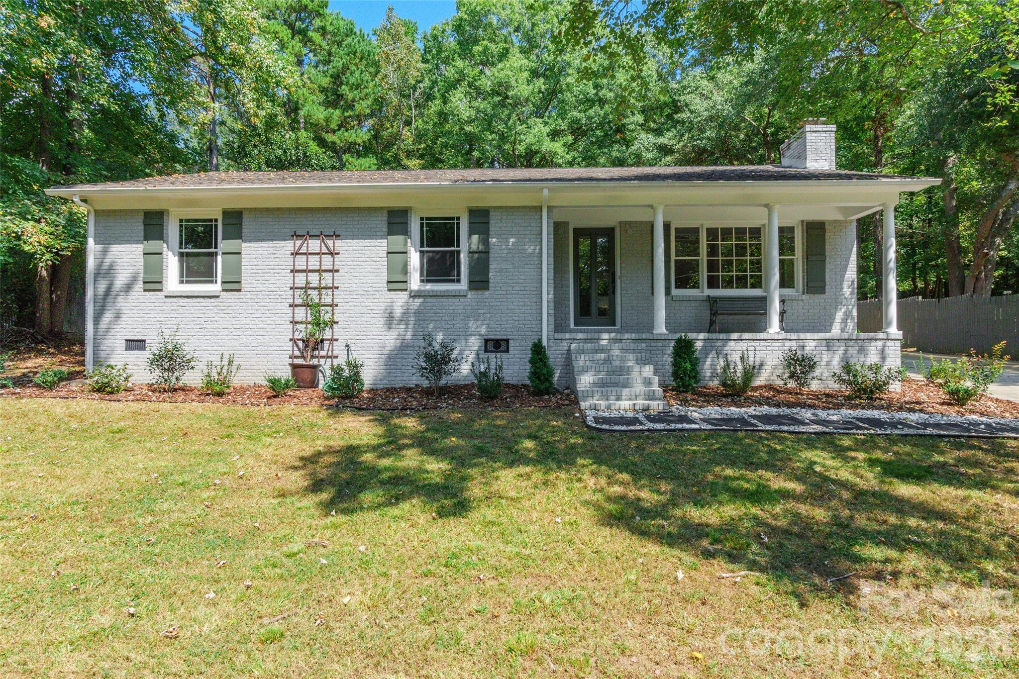 2832 Forest Hills Circle Property Photo 1