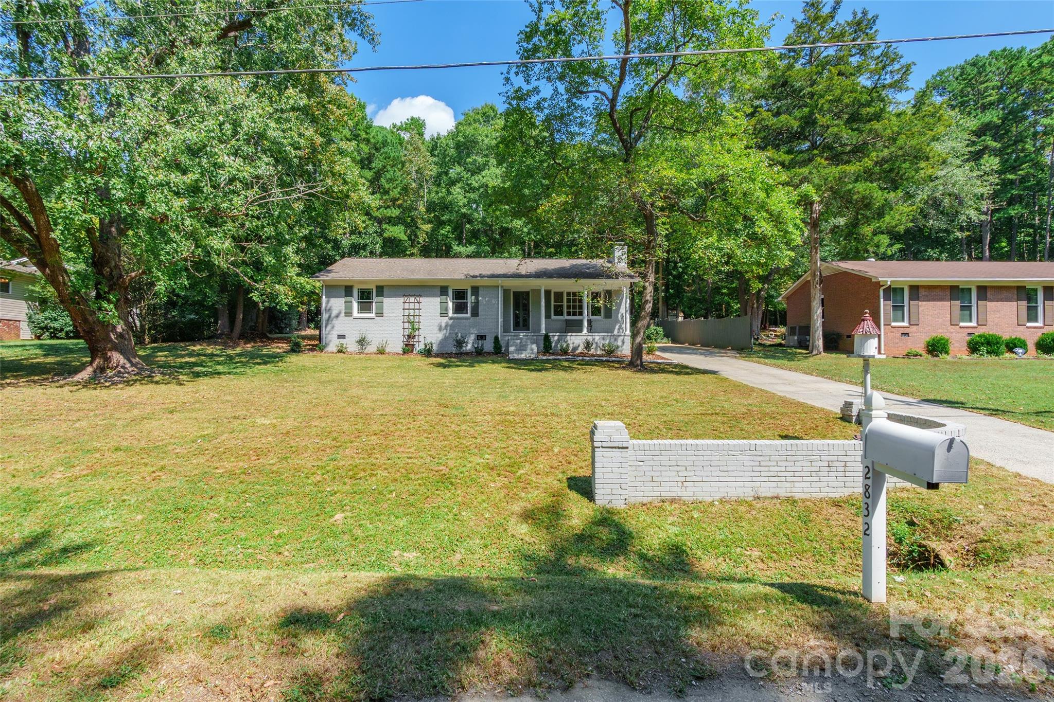 2832 Forest Hills Circle Property Photo 2