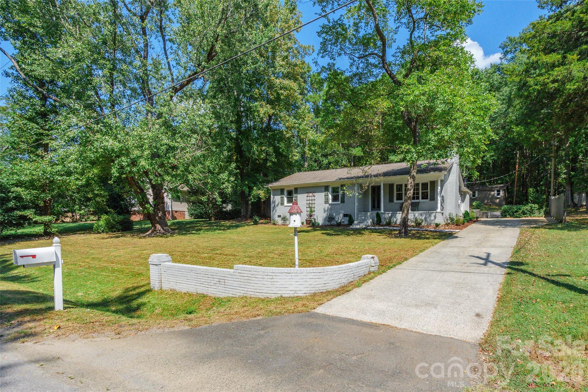 2832 Forest Hills Circle Property Photo 3