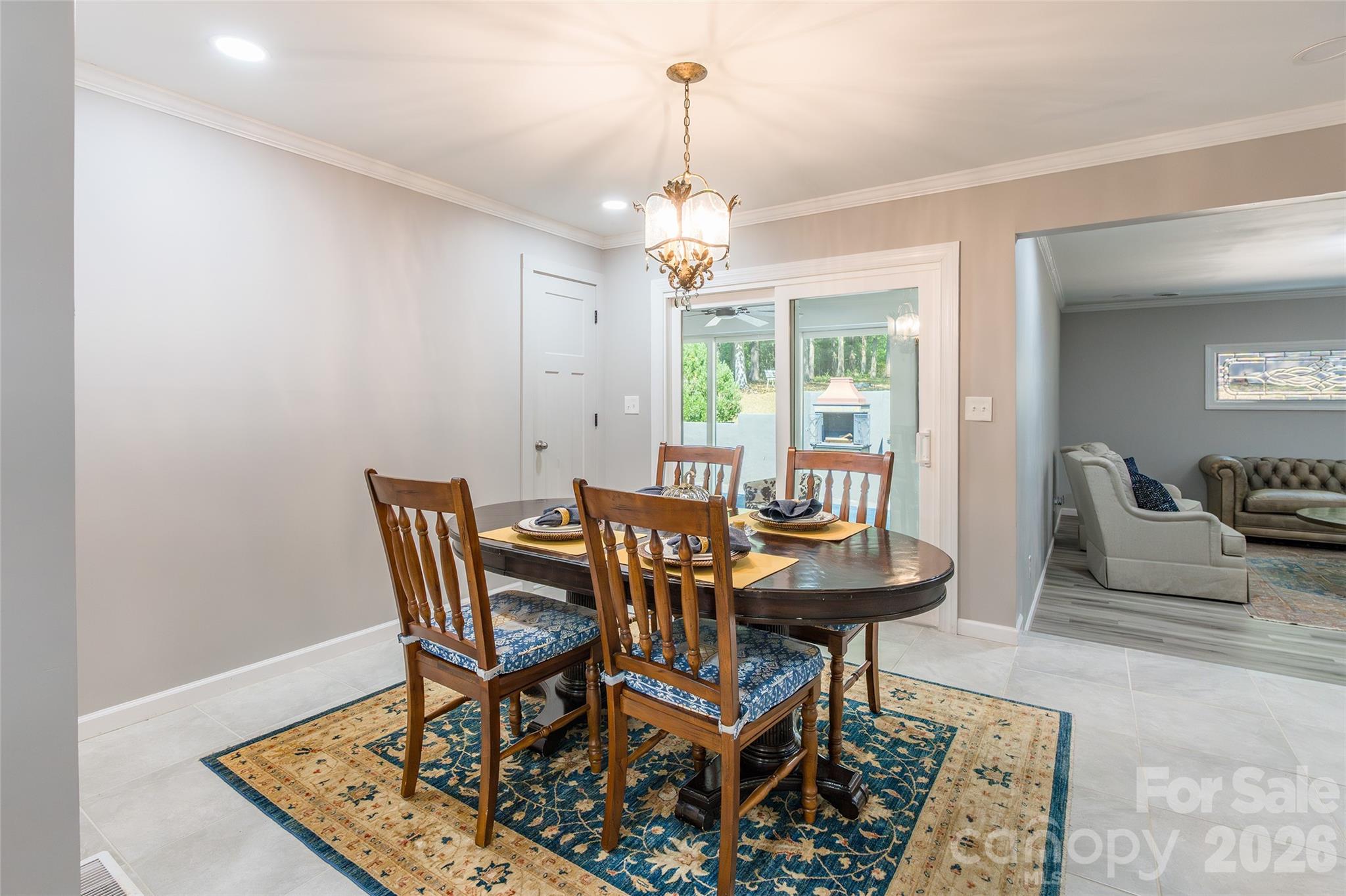2832 Forest Hills Circle Property Photo 8