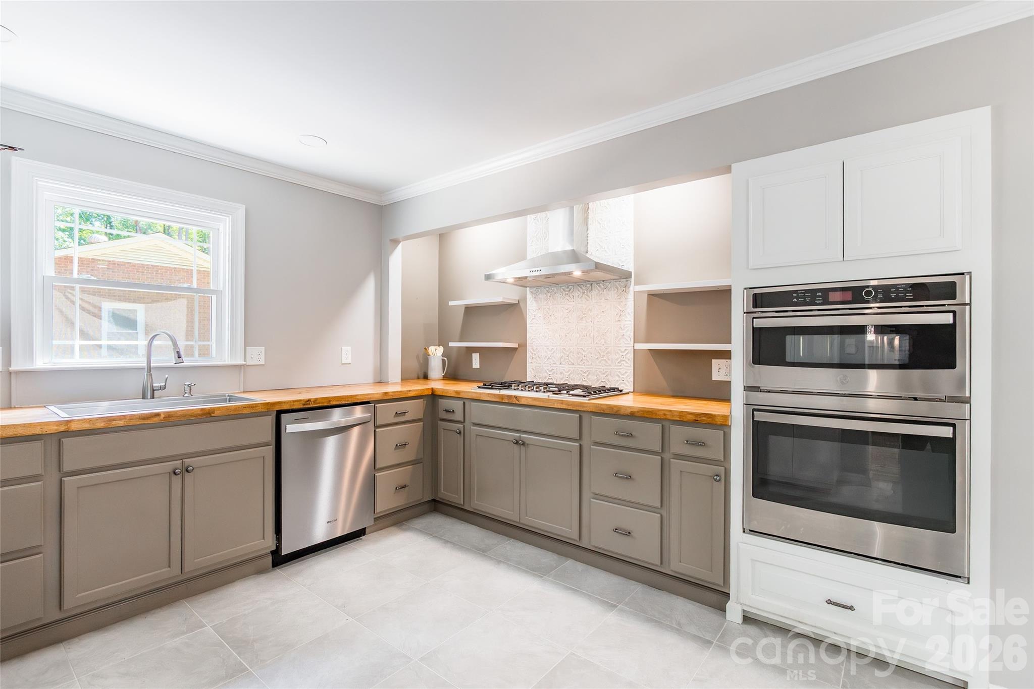 2832 Forest Hills Circle Property Photo 12