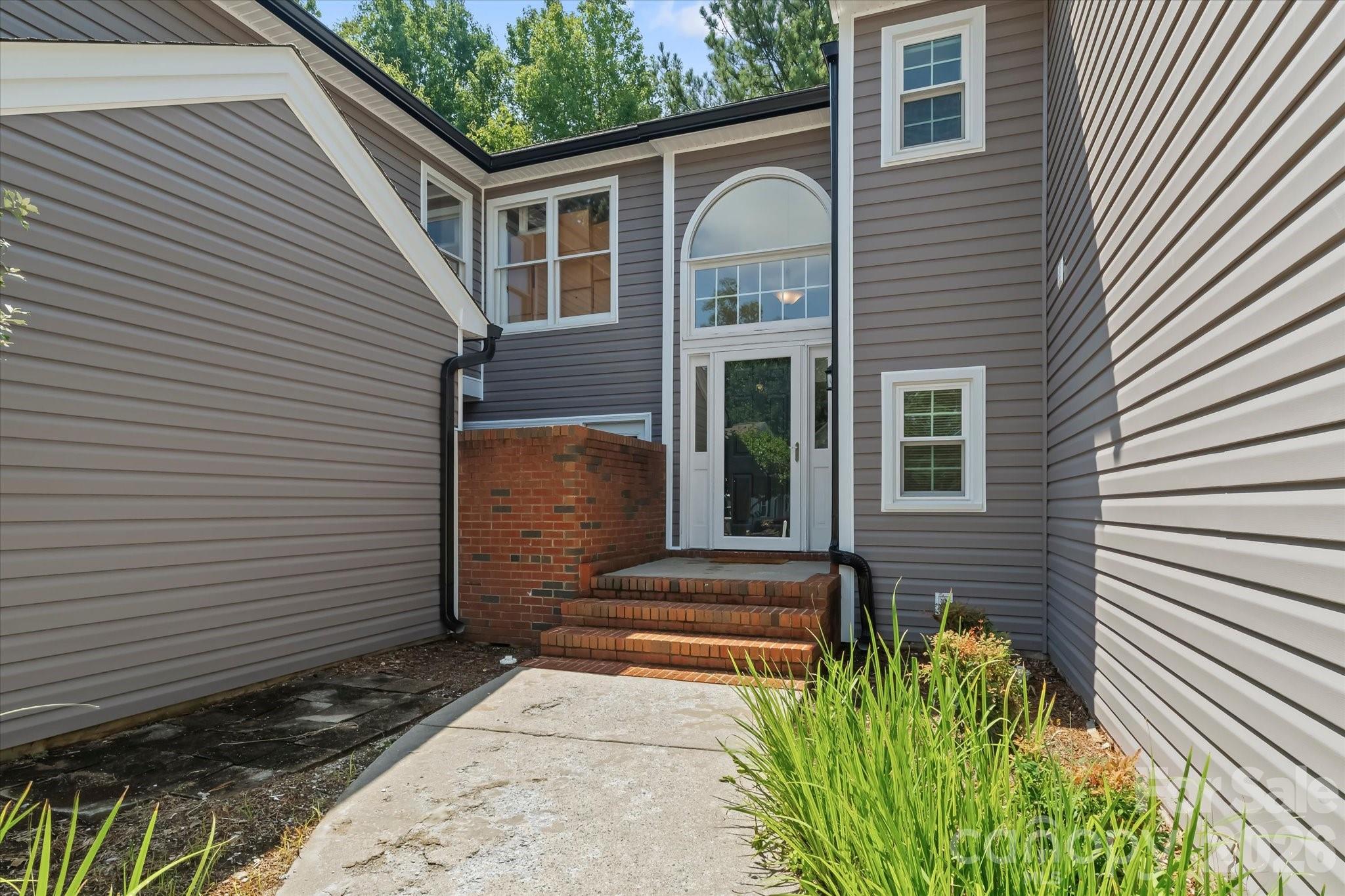 4818 Whistling Oak Court Property Photo 6