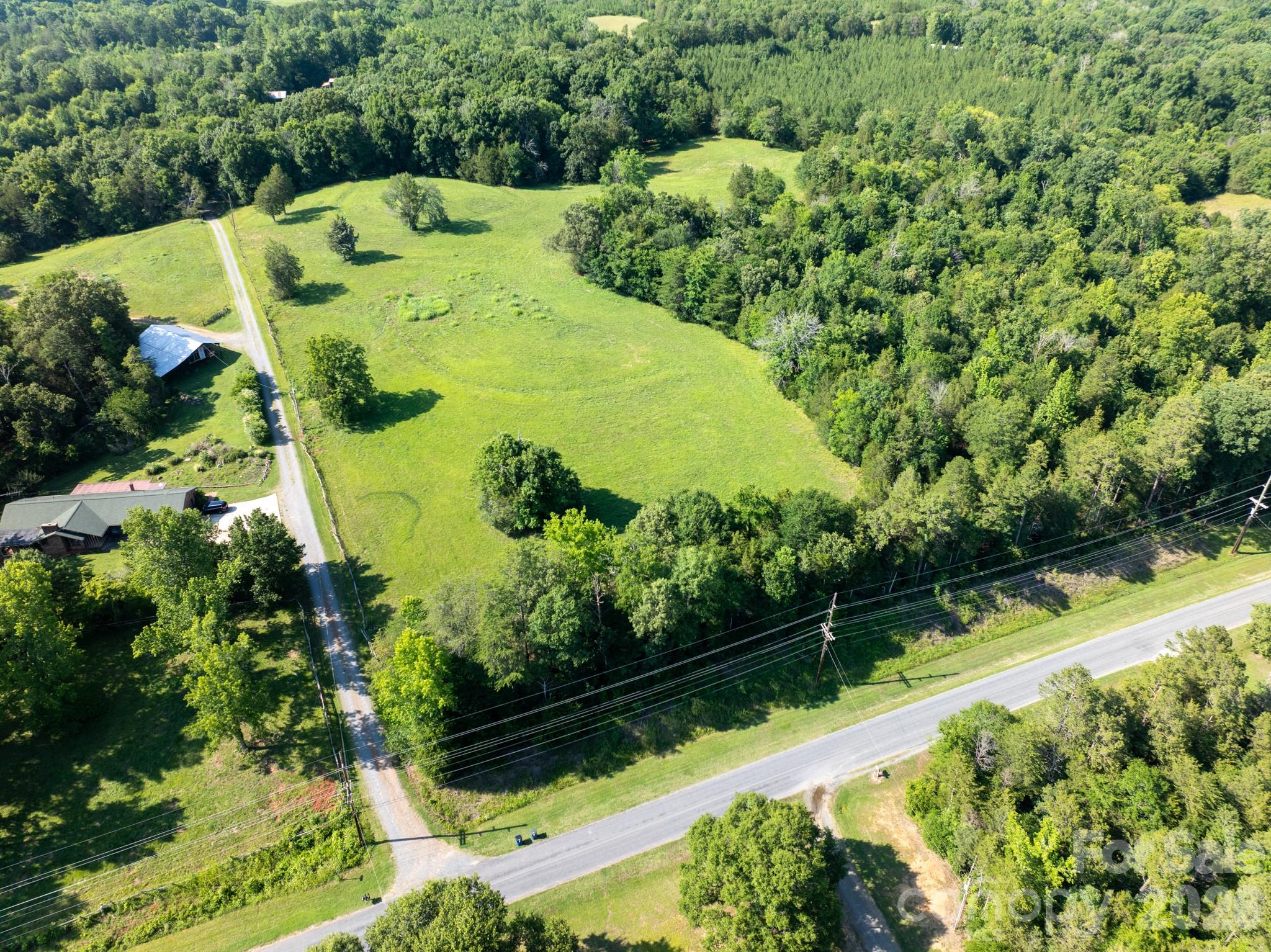 2555 Biggers Road Property Photo 9