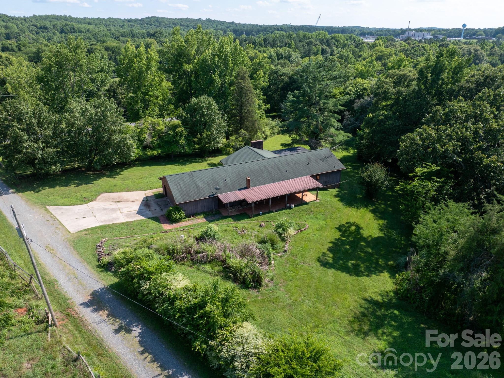2555 Biggers Road Property Photo 14
