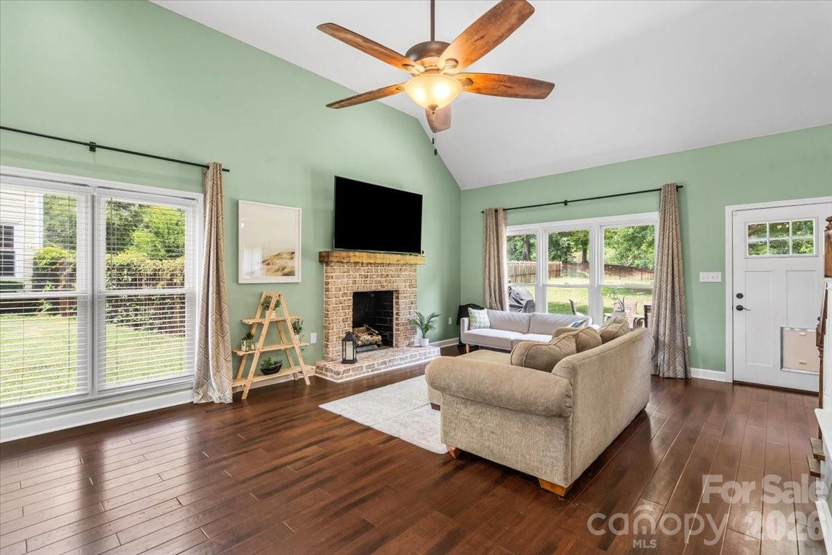 123 Southhaven Drive Property Photo 3