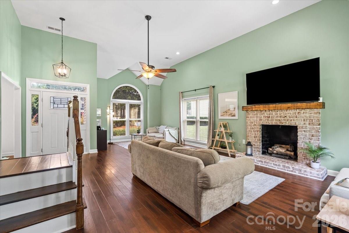 123 Southhaven Drive Property Photo 4