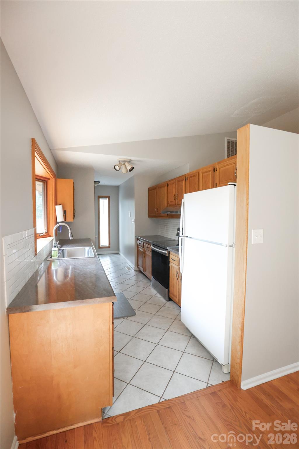 5516 Brookwood Lane Property Photo 4